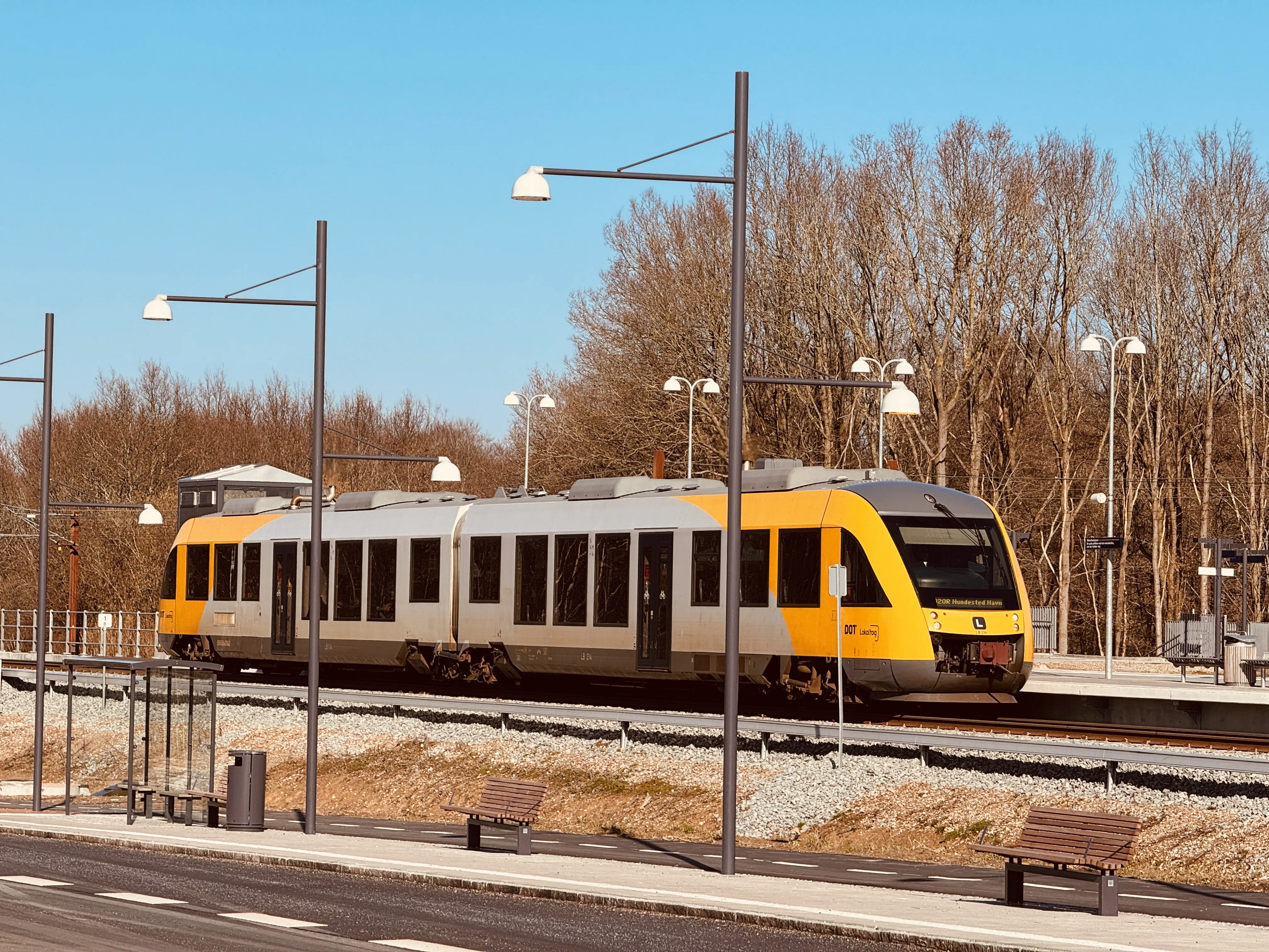 Billede af LT 114-214, tidligere LB 114-214 fotograferet ud for Favrholm Trinbræt. Billede af LT 114-214, tidligere LB 114-214 fotograferet ud for Favrholm Trinbræt.
