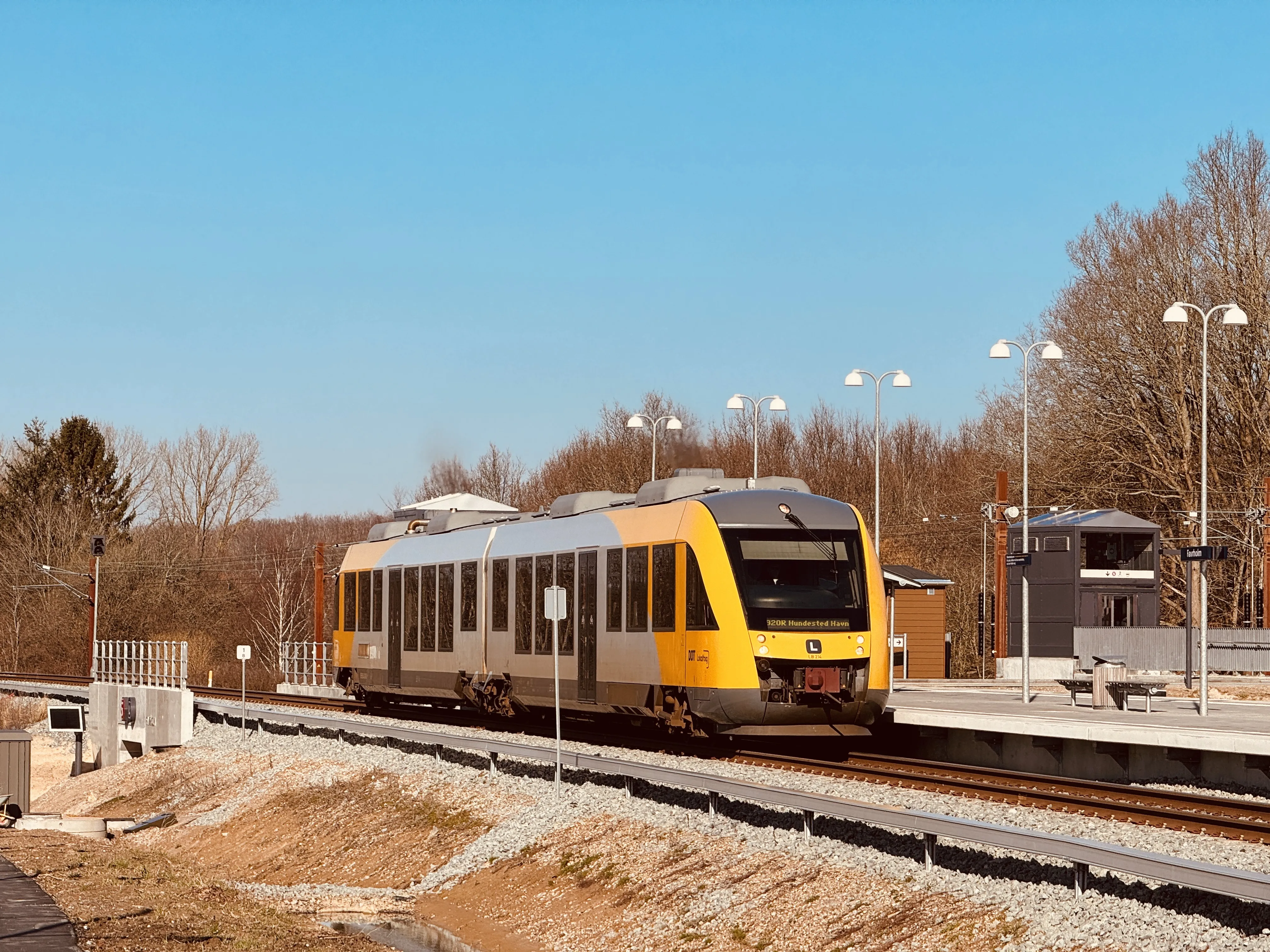 Billede af LT 114-214, tidligere LB 114-214 fotograferet ud for Favrholm Trinbræt. Billede af LT 114-214, tidligere LB 114-214 fotograferet ud for Favrholm Trinbræt.