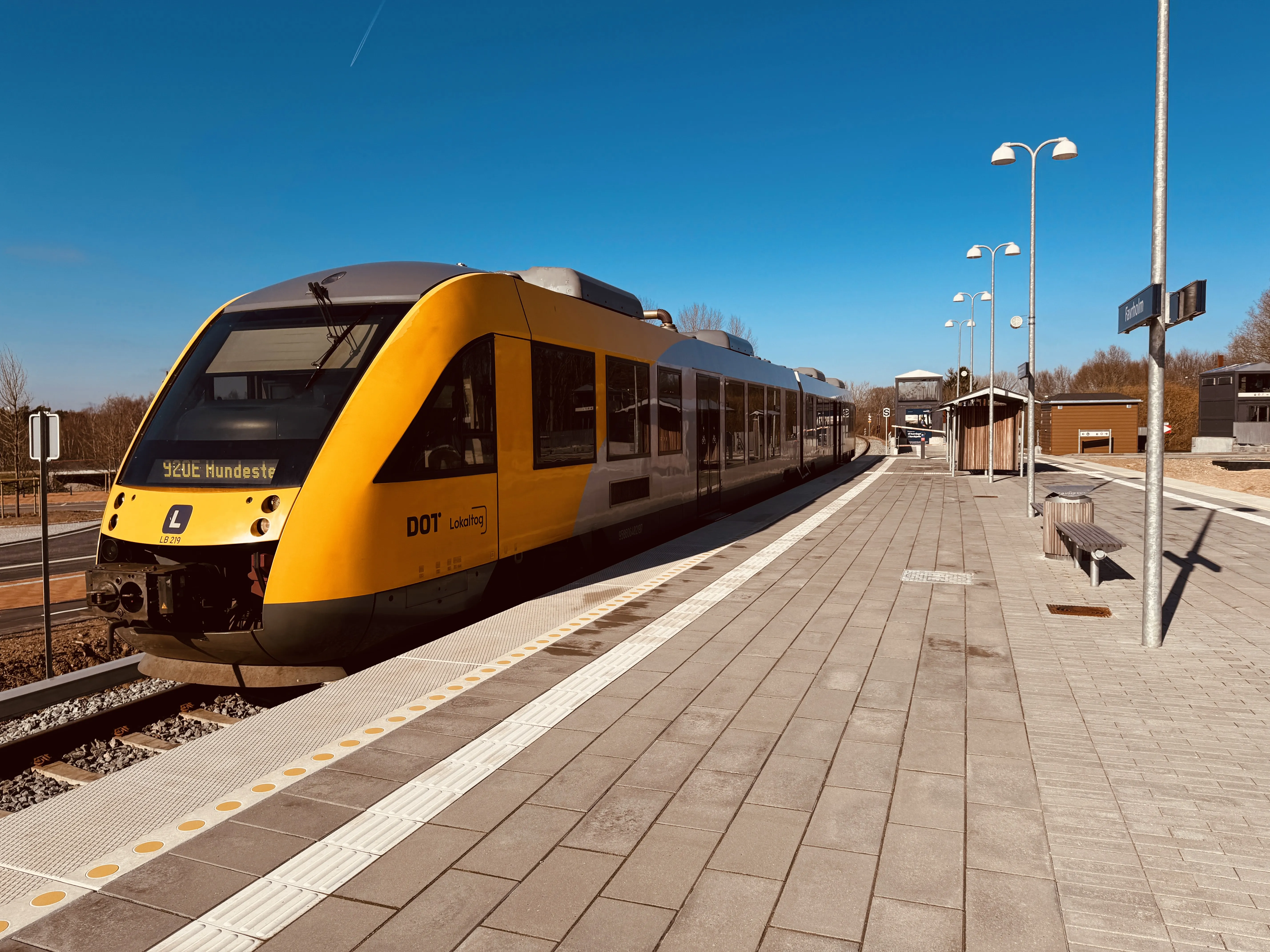 Billede af LT 119-219, tidligere LB 119-219 fotograferet ud for Favrholm Trinbræt. Billede af LT 119-219, tidligere LB 119-219 fotograferet ud for Favrholm Trinbræt.