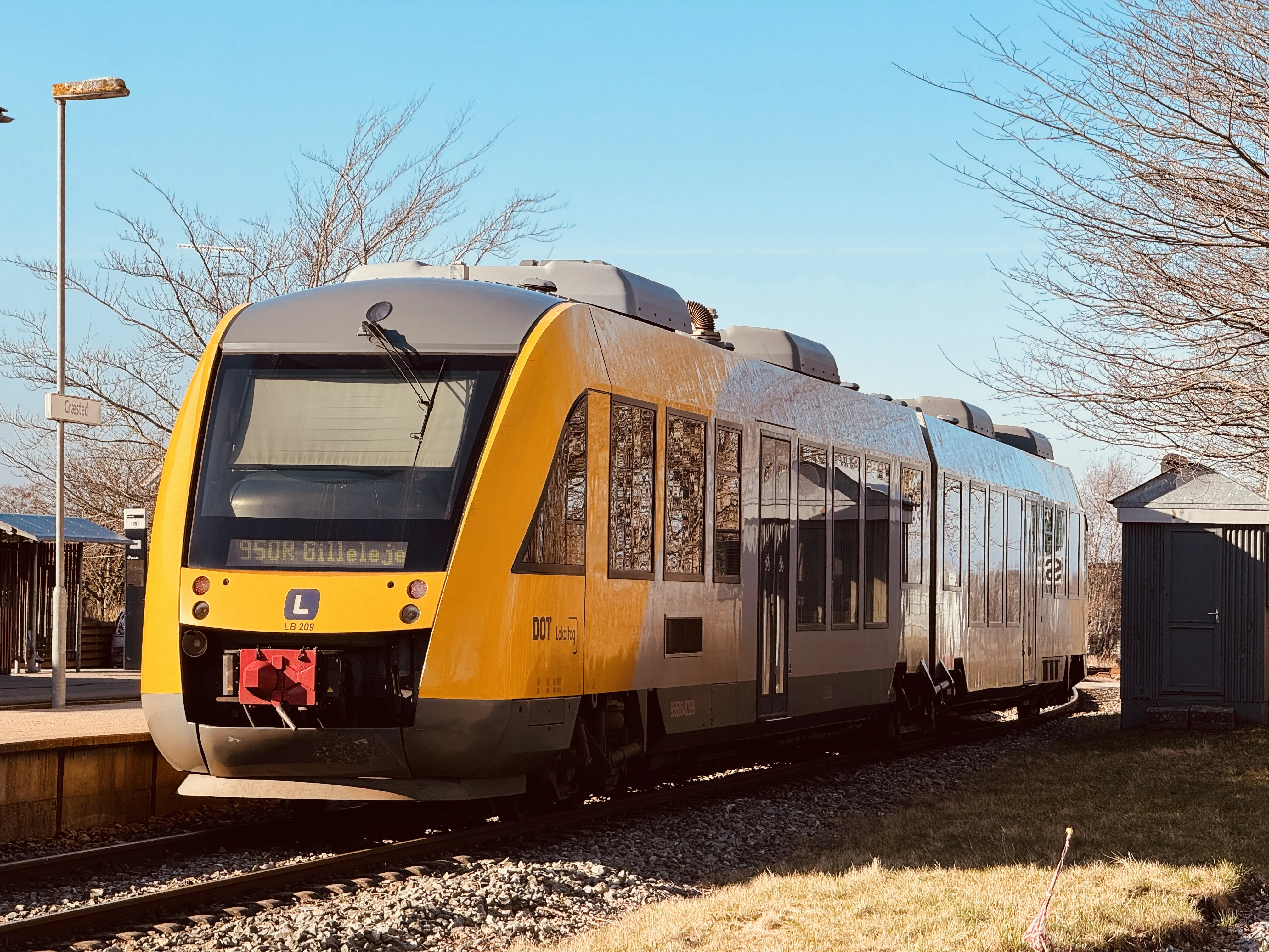 Billede af LT 109-209, tidligere LB 109-209 fotograferet ud for Græsted Station.