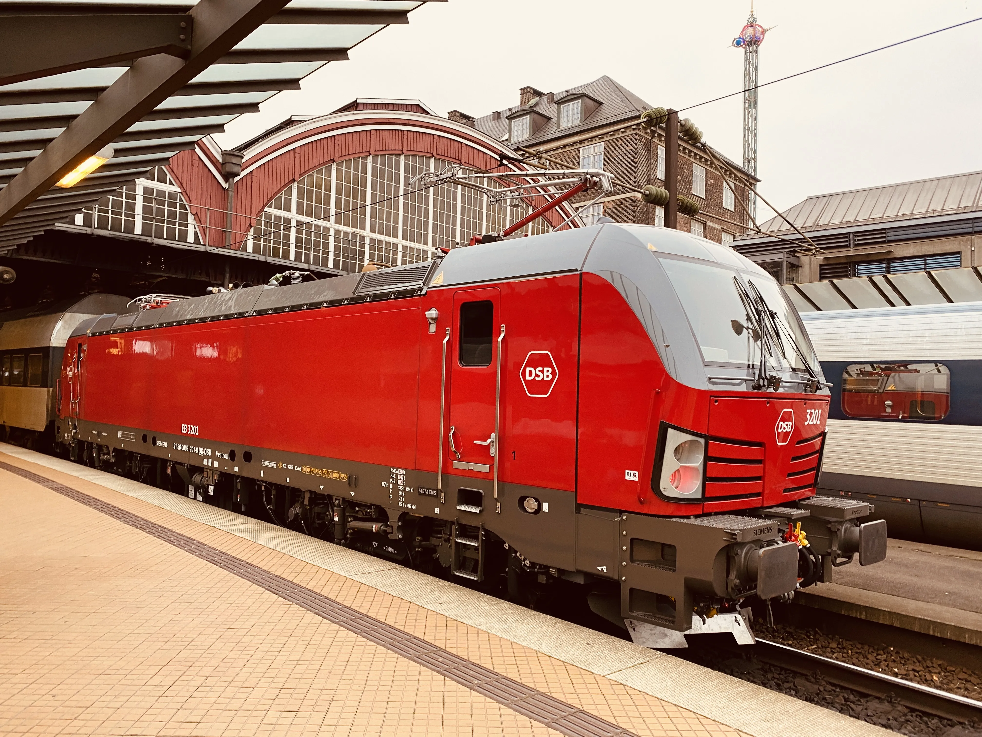 Billede af DSB EB 3201 fotograferet ud for København Hovedbanegård. Billede af DSB EB 3201 fotograferet ud for København Hovedbanegård.
