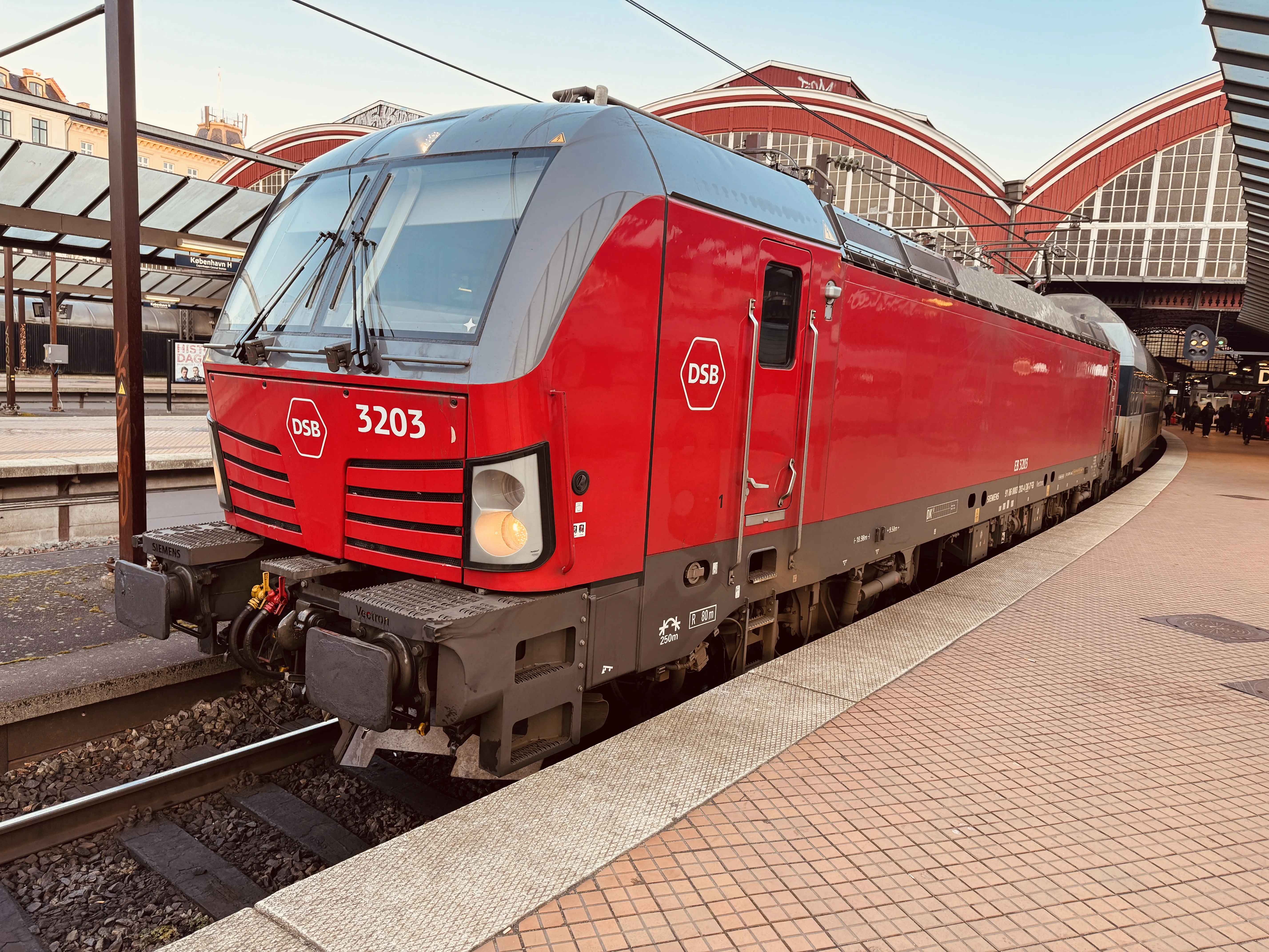 Billede af DSB EB 3203 fotograferet ud for København Hovedbanegård. Billede af DSB EB 3203 fotograferet ud for København Hovedbanegård.