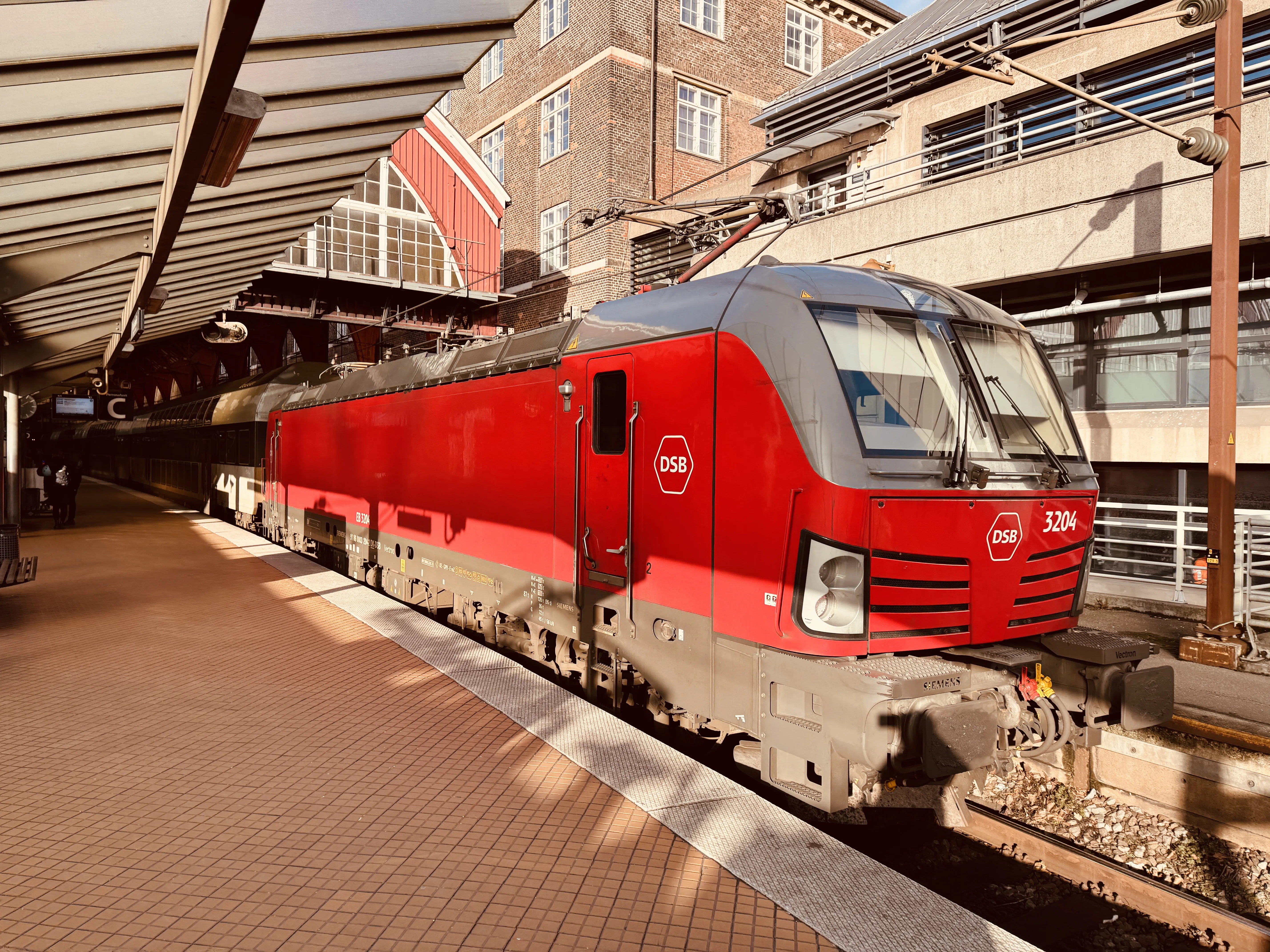 Billede af DSB EB 3204 fotograferet ud for København Hovedbanegård. Billede af DSB EB 3204 fotograferet ud for København Hovedbanegård.