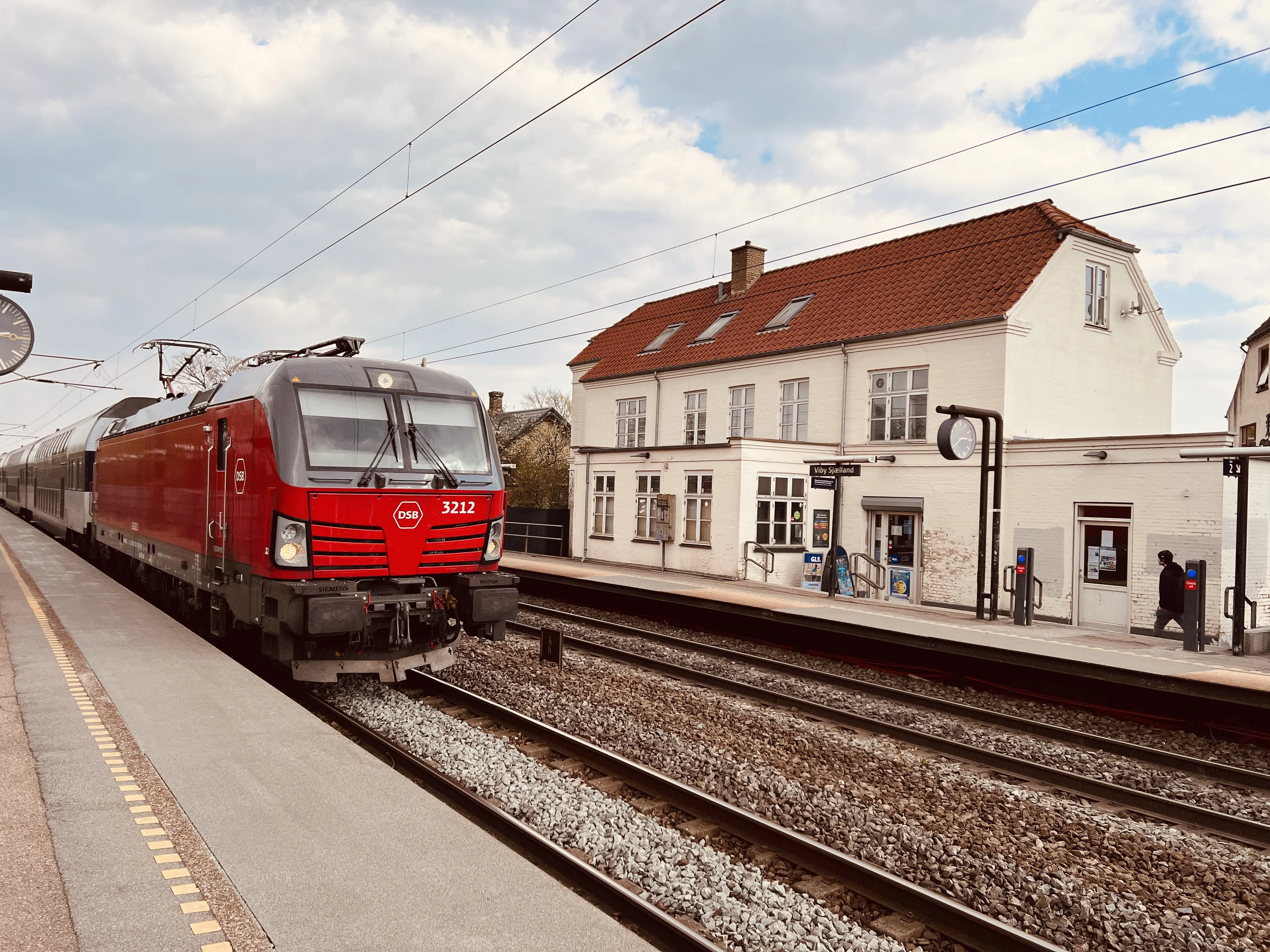 Billede af DSB EB 3212 fotograferet ud for Viby Sjælland Station.