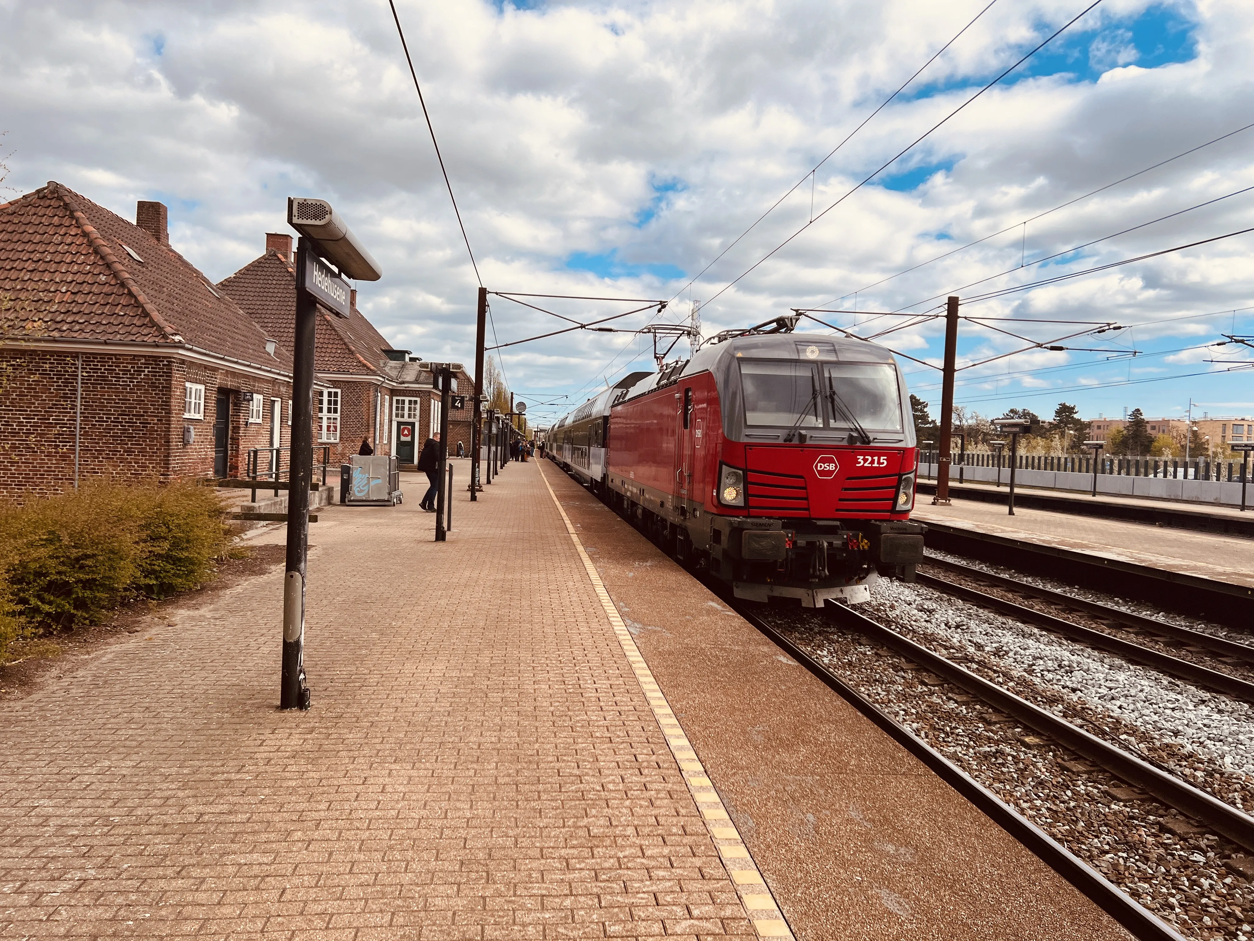 Billede af DSB EB 3215 fotograferet ud for Hedehusene Station.