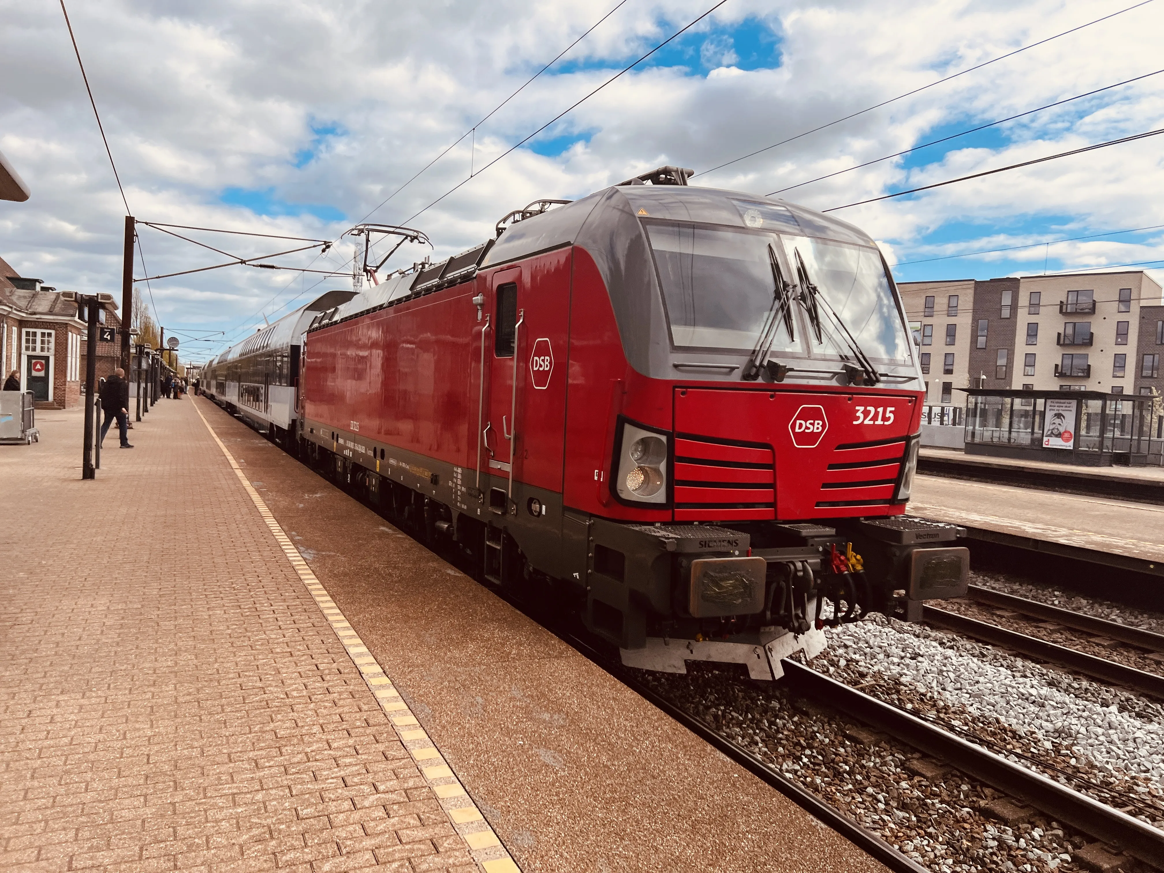 Billede af DSB EB 3215 fotograferet ud for Hedehusene Station.