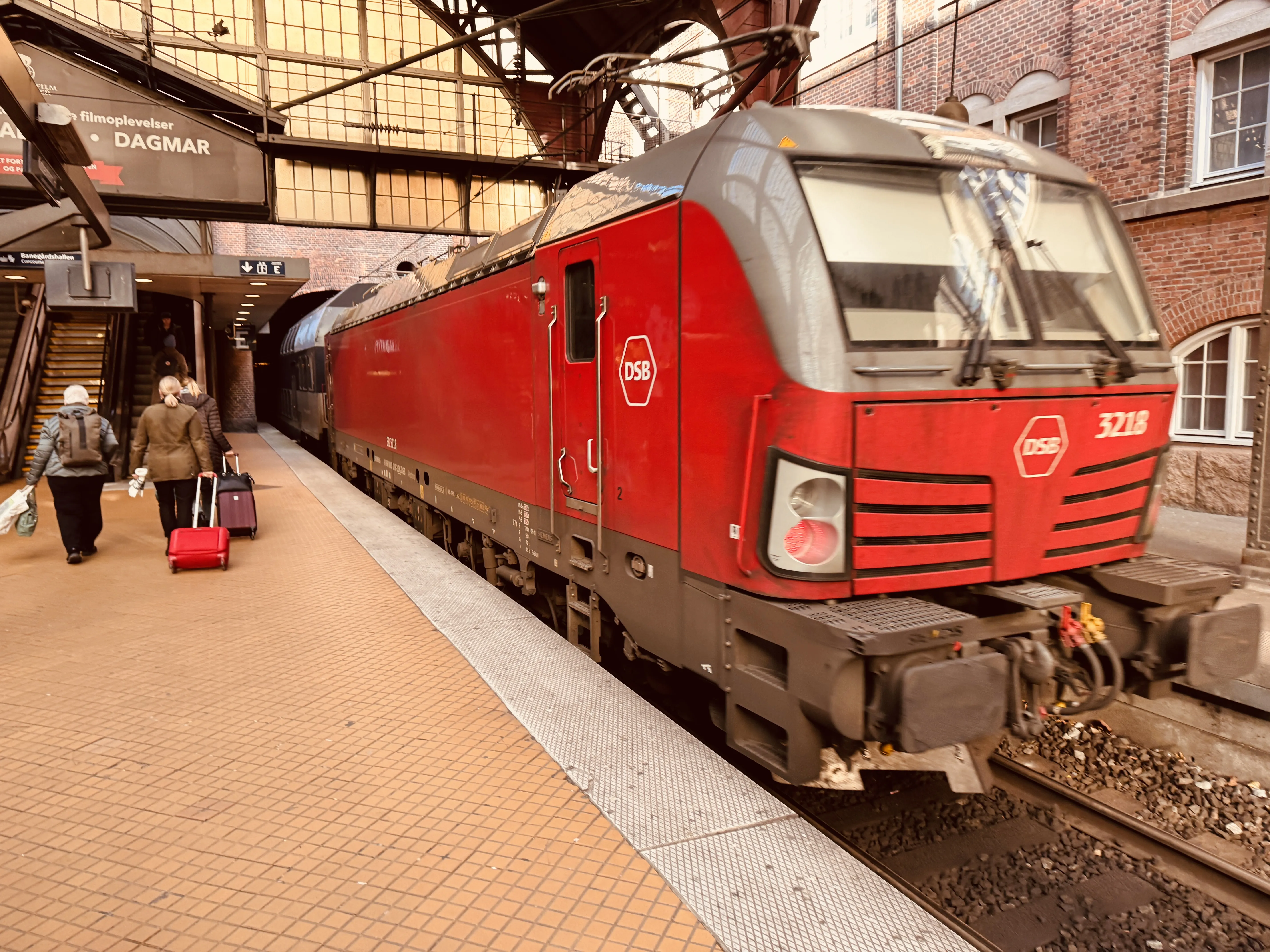Billede af DSB EB 3218 fotograferet ud for København Hovedbanegård. Billede af DSB EB 3218 fotograferet ud for København Hovedbanegård.