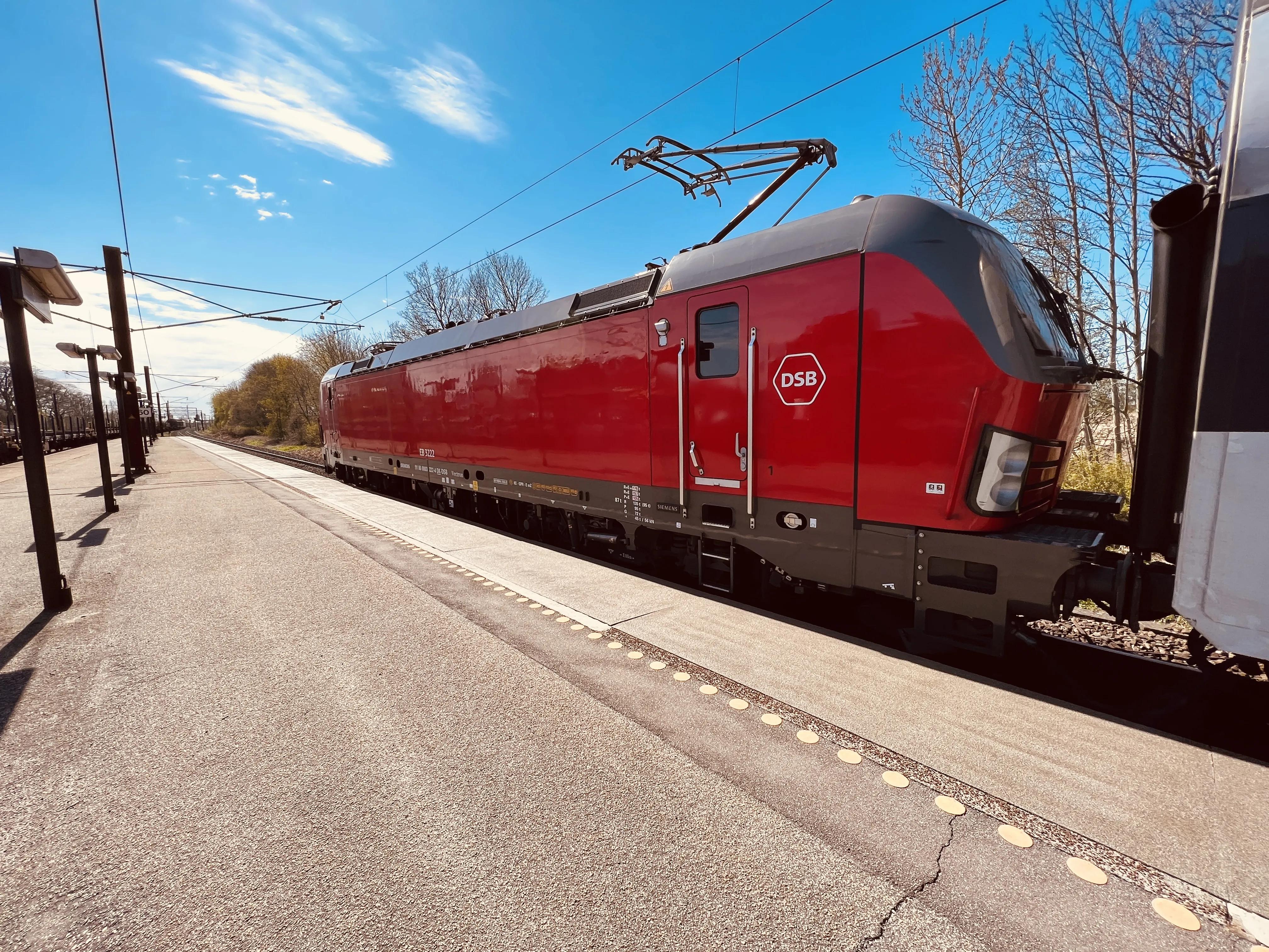 Billede af DSB EB 3222 fotograferet ud for Borup Station.