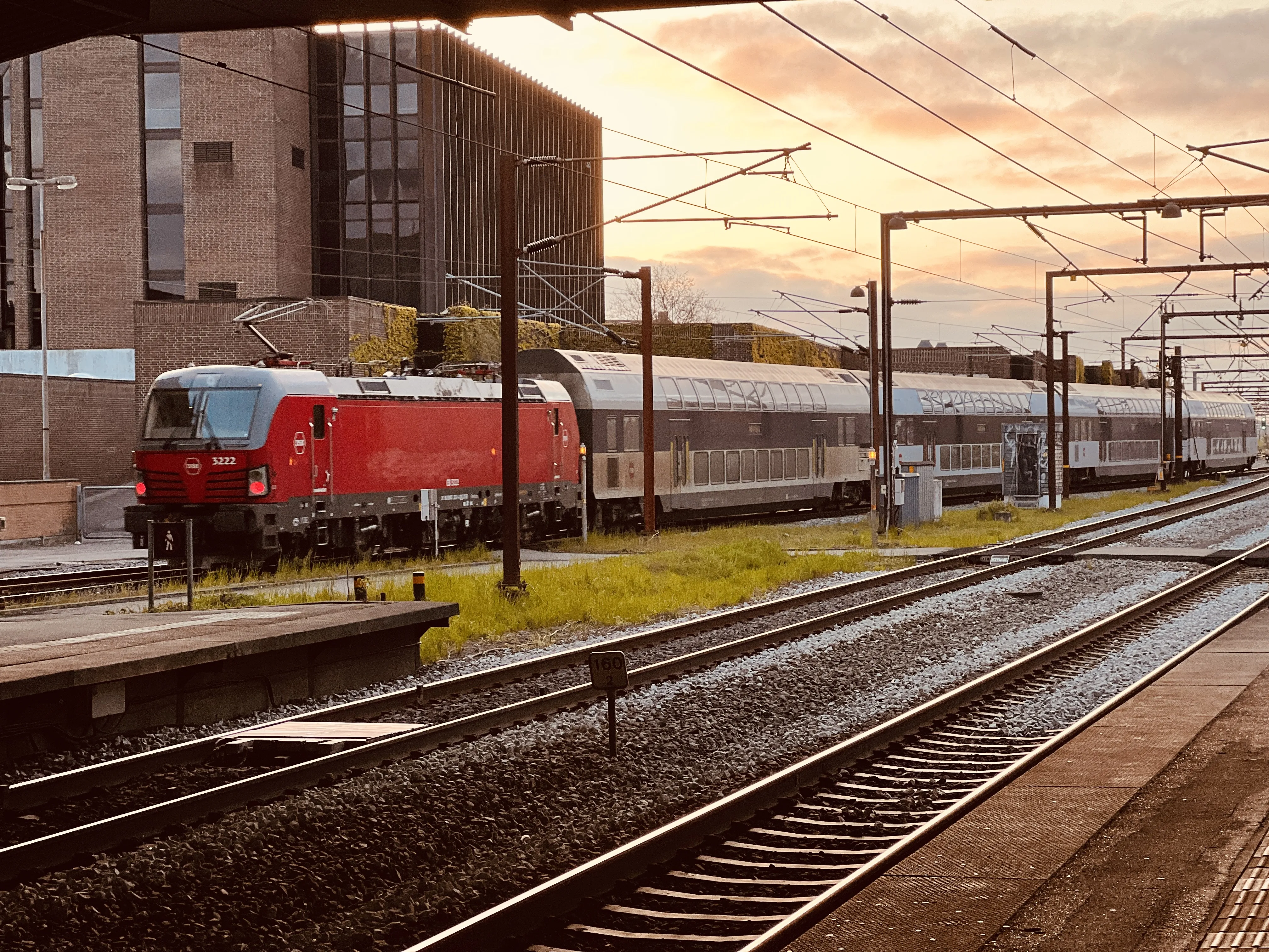 Billede af DSB EB 3222 fotograferet ud for Odense Banegård Center. Billede af DSB EB 3222 fotograferet ud for Odense Banegård Center.