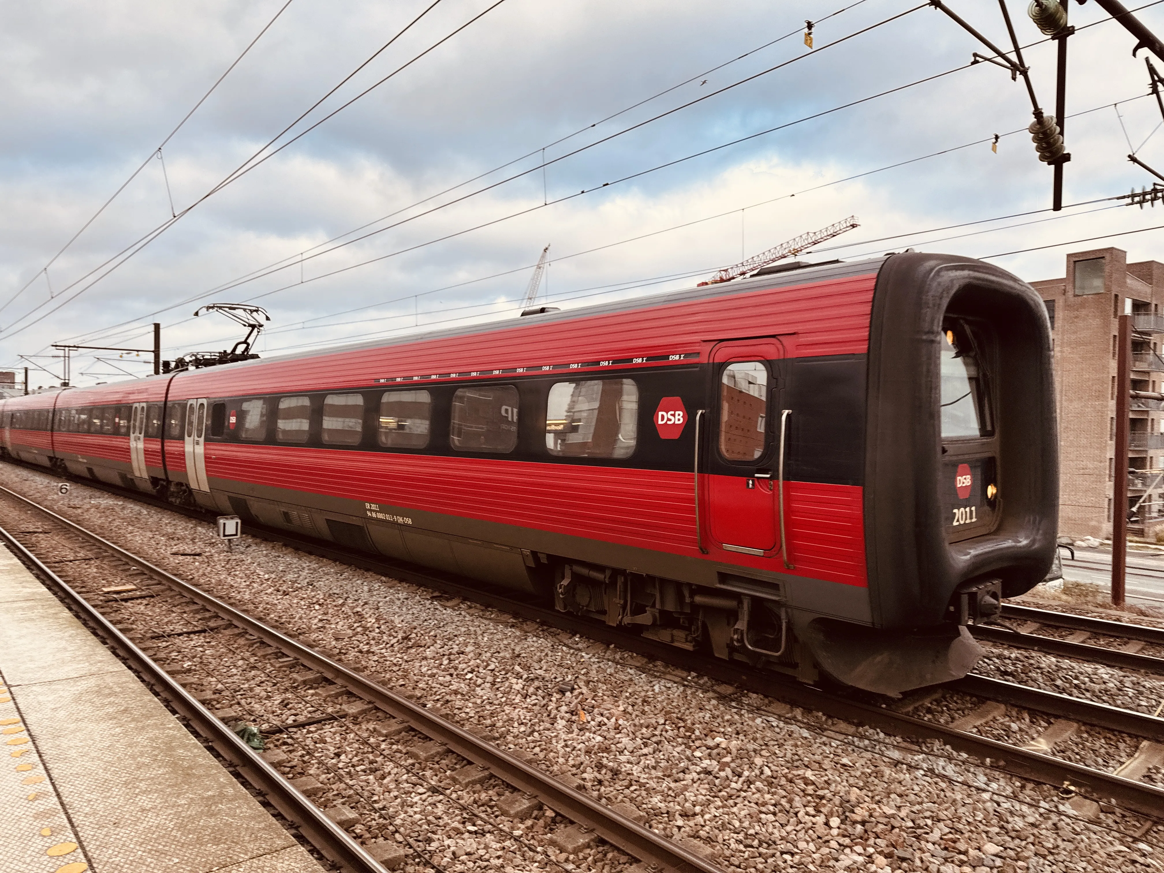 Billede af DSB ER 2011 fotograferet ud for Nordhavn S-togstrinbræt. Billede af DSB ER 2011 fotograferet ud for Nordhavn S-togstrinbræt.