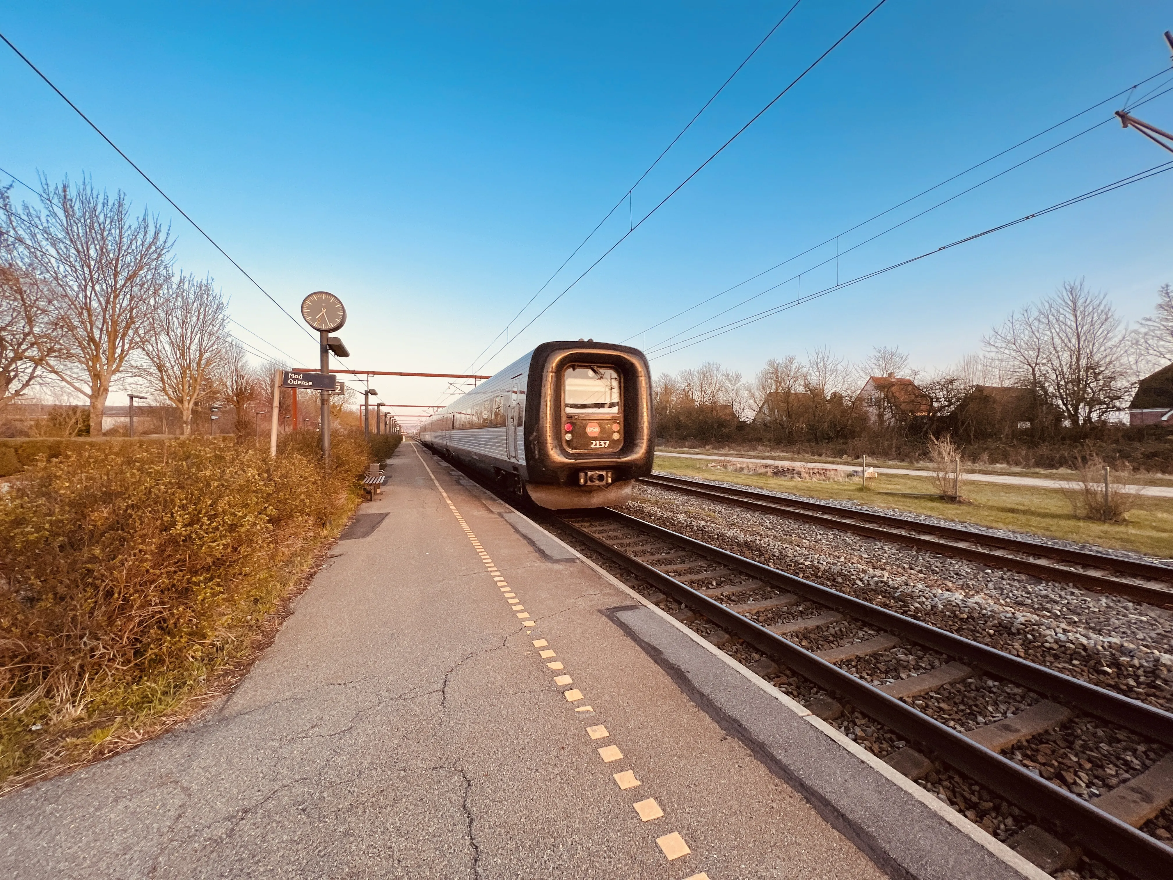 Billede af DSB ER 2037 fotograferet ud for Kavslunde Trinbræt.