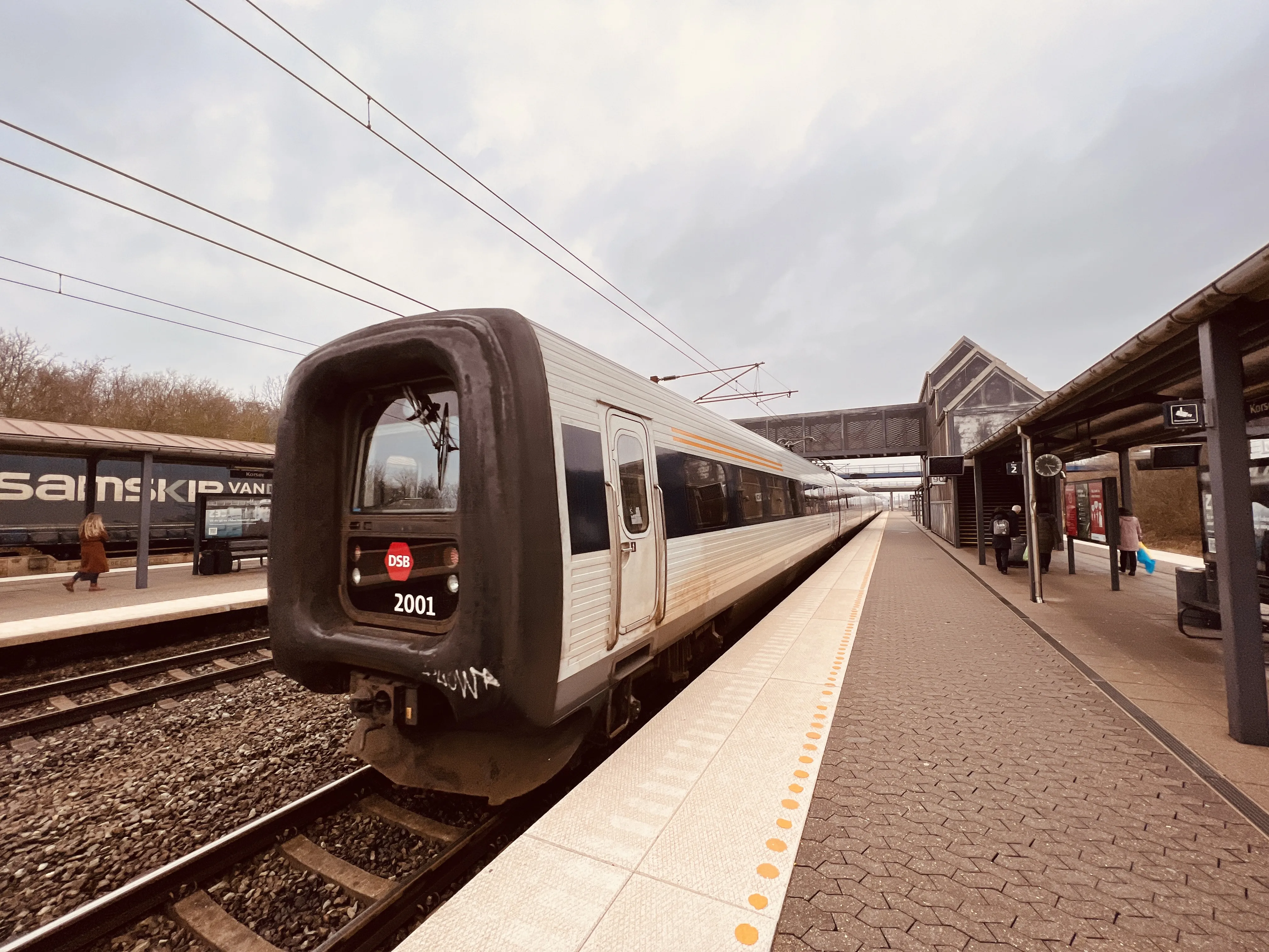 Billede af DSB ER 2001 fotograferet ud for Korsør Trinbræt.