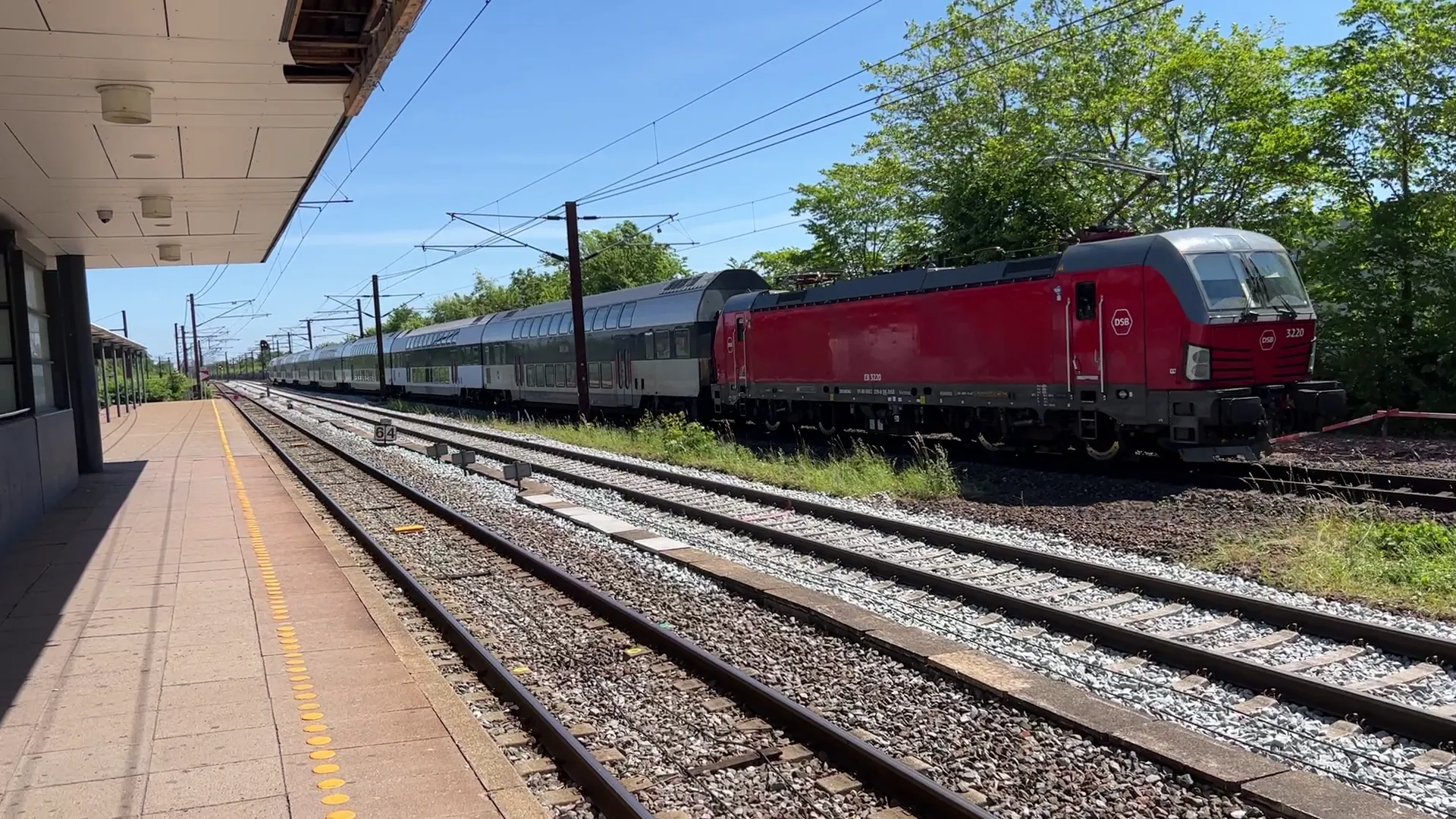 Billede af DSB EB 3220 fotograferet ud for Taastrup S-togstrinbræt.