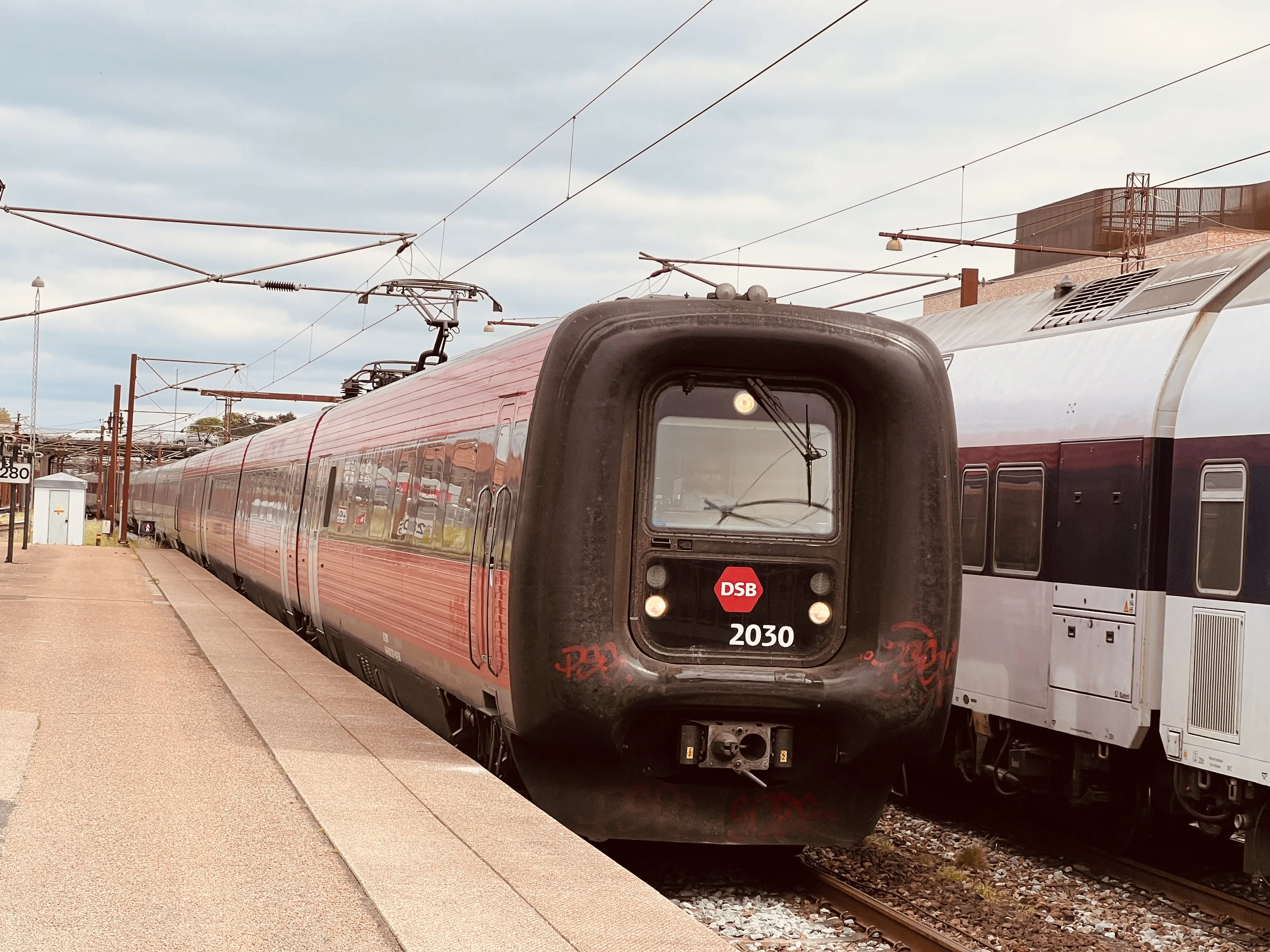 Billede af DSB ER 2030 fotograferet ud for Ringsted Station.