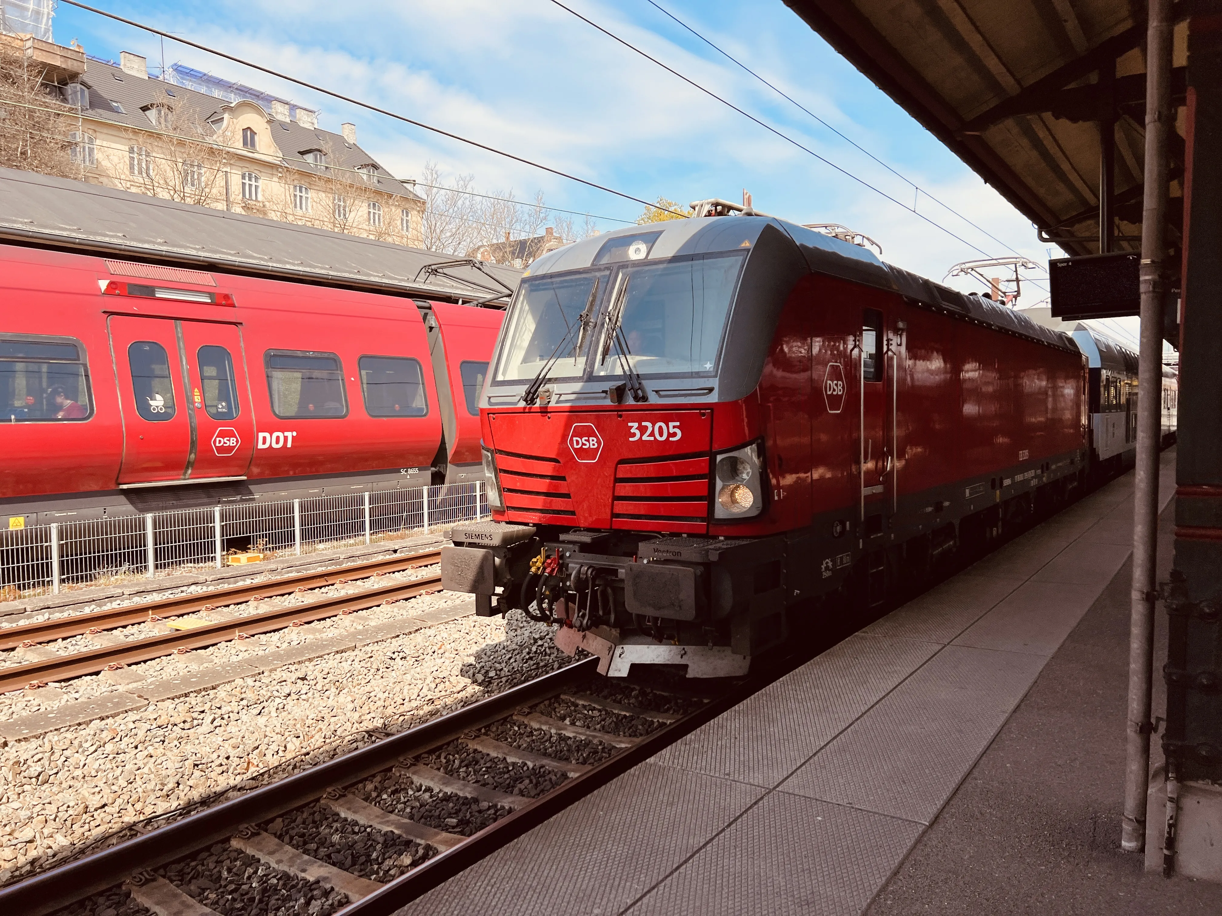 Billede af DSB EB 3205 fotograferet ud for Østerport Station. Billede af DSB EB 3205 fotograferet ud for Østerport Station.