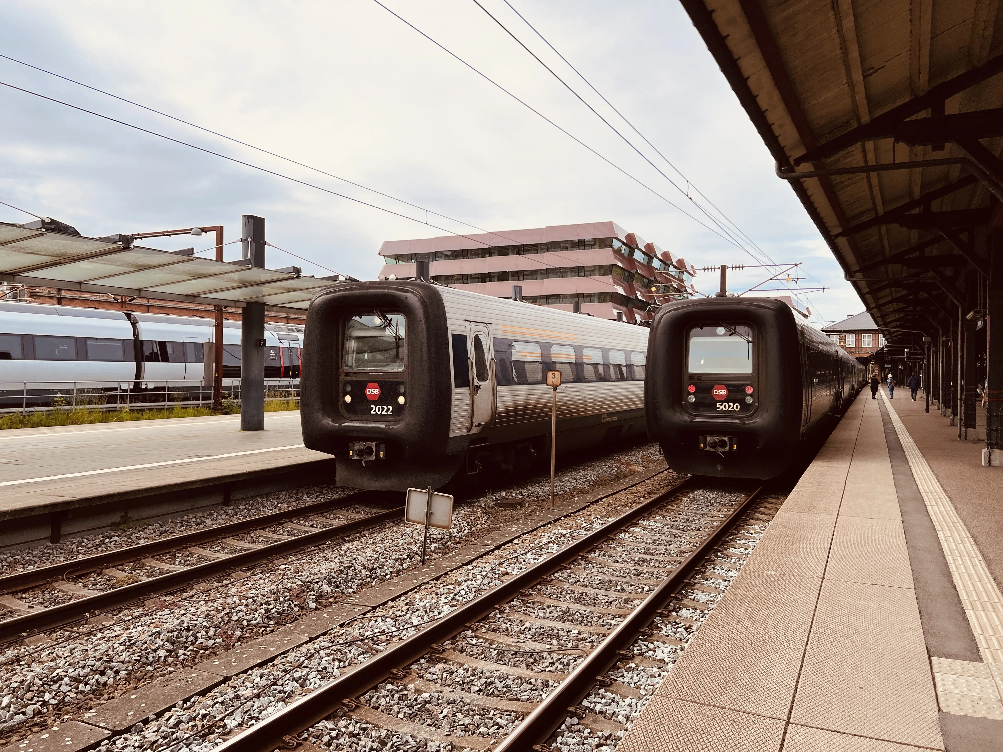 Billede af DSB ER 2022 fotograferet ud for Østerport Station. Billede af DSB ER 2022 fotograferet ud for Østerport Station.