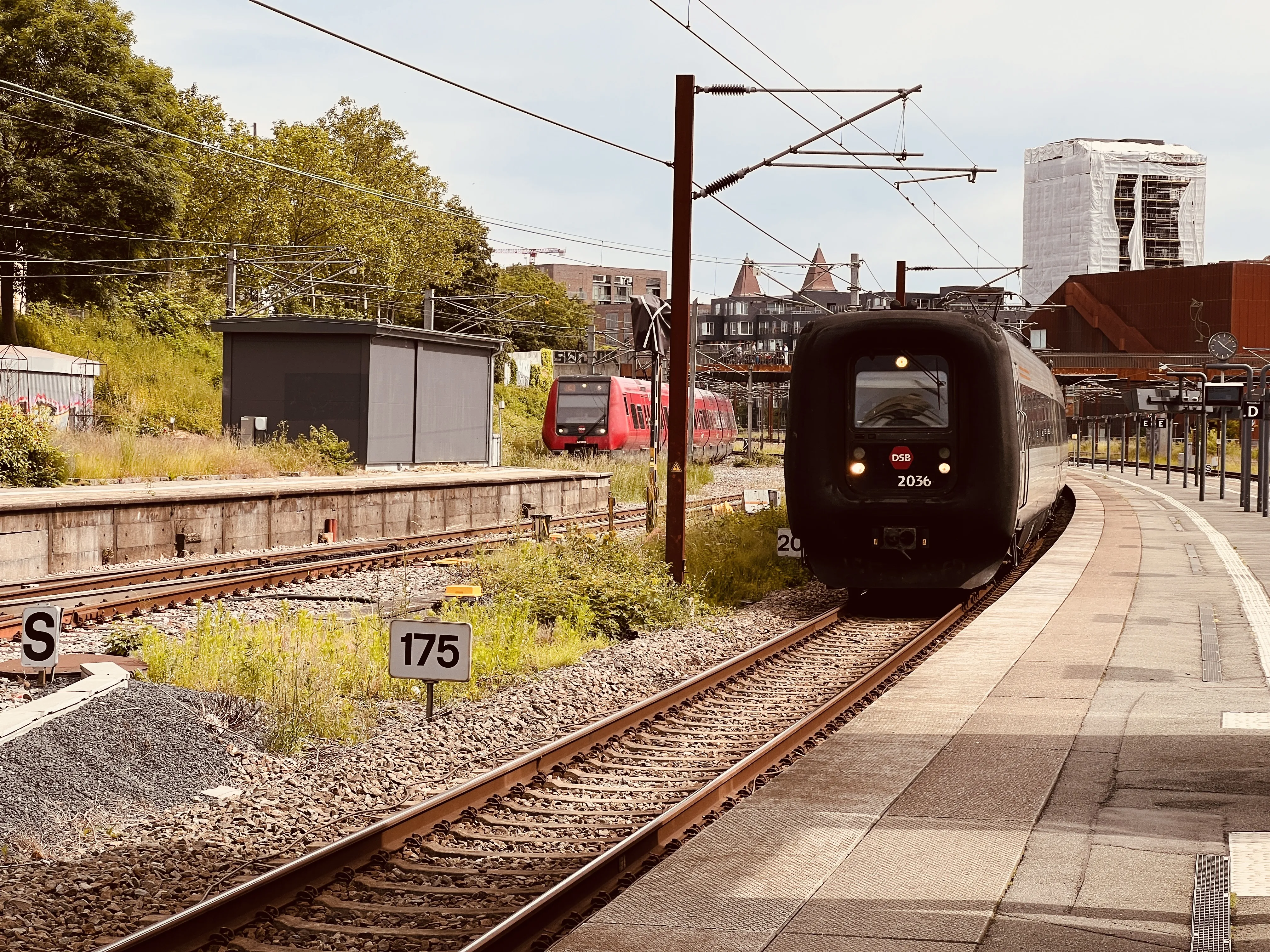 Billede af DSB ER 2036 fotograferet ud for Østerport Station. Billede af DSB ER 2036 fotograferet ud for Østerport Station.