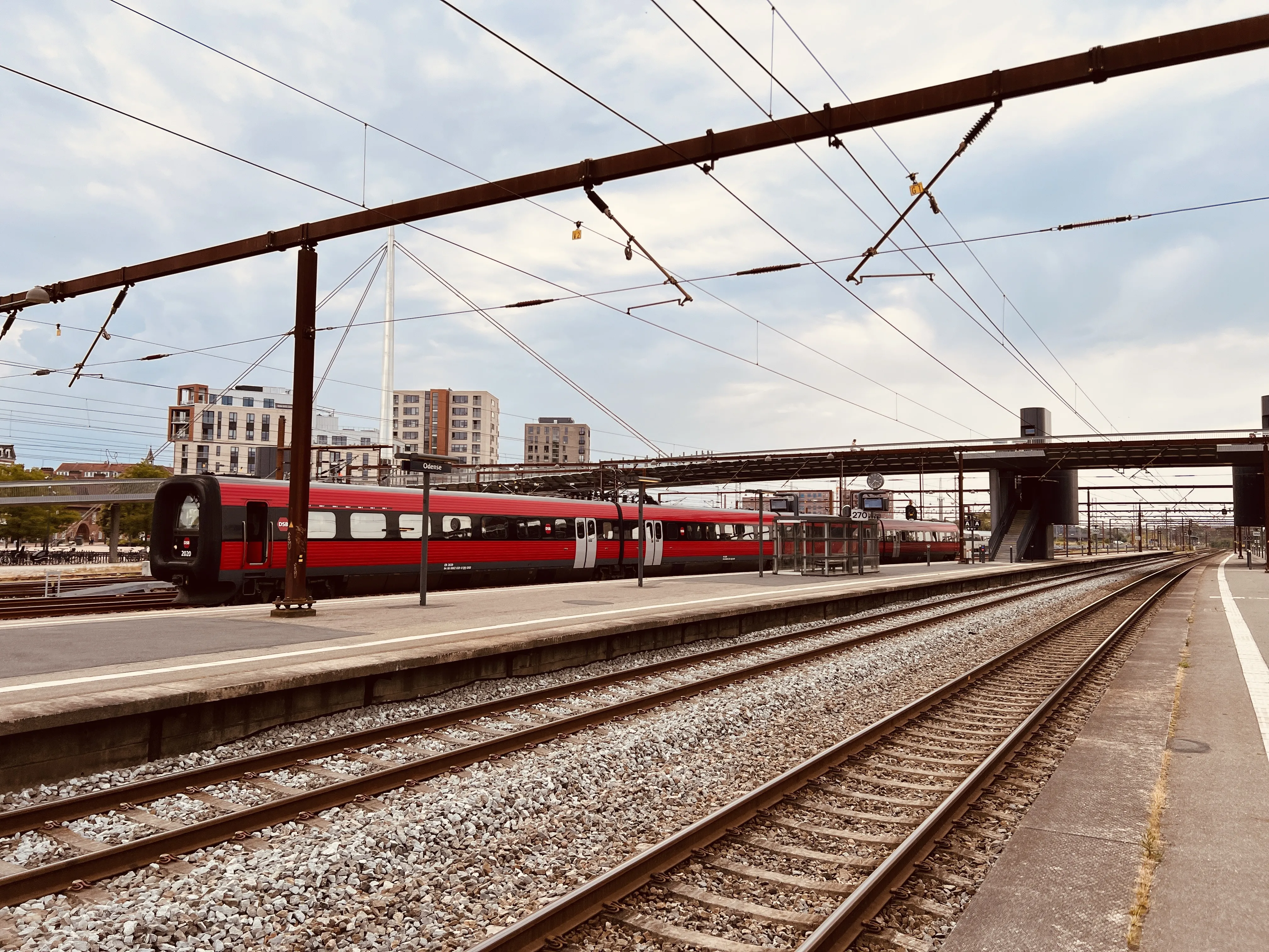 Billede af DSB ER 2020 fotograferet ud for Odense Banegård Center. Billede af DSB ER 2020 fotograferet ud for Odense Banegård Center.