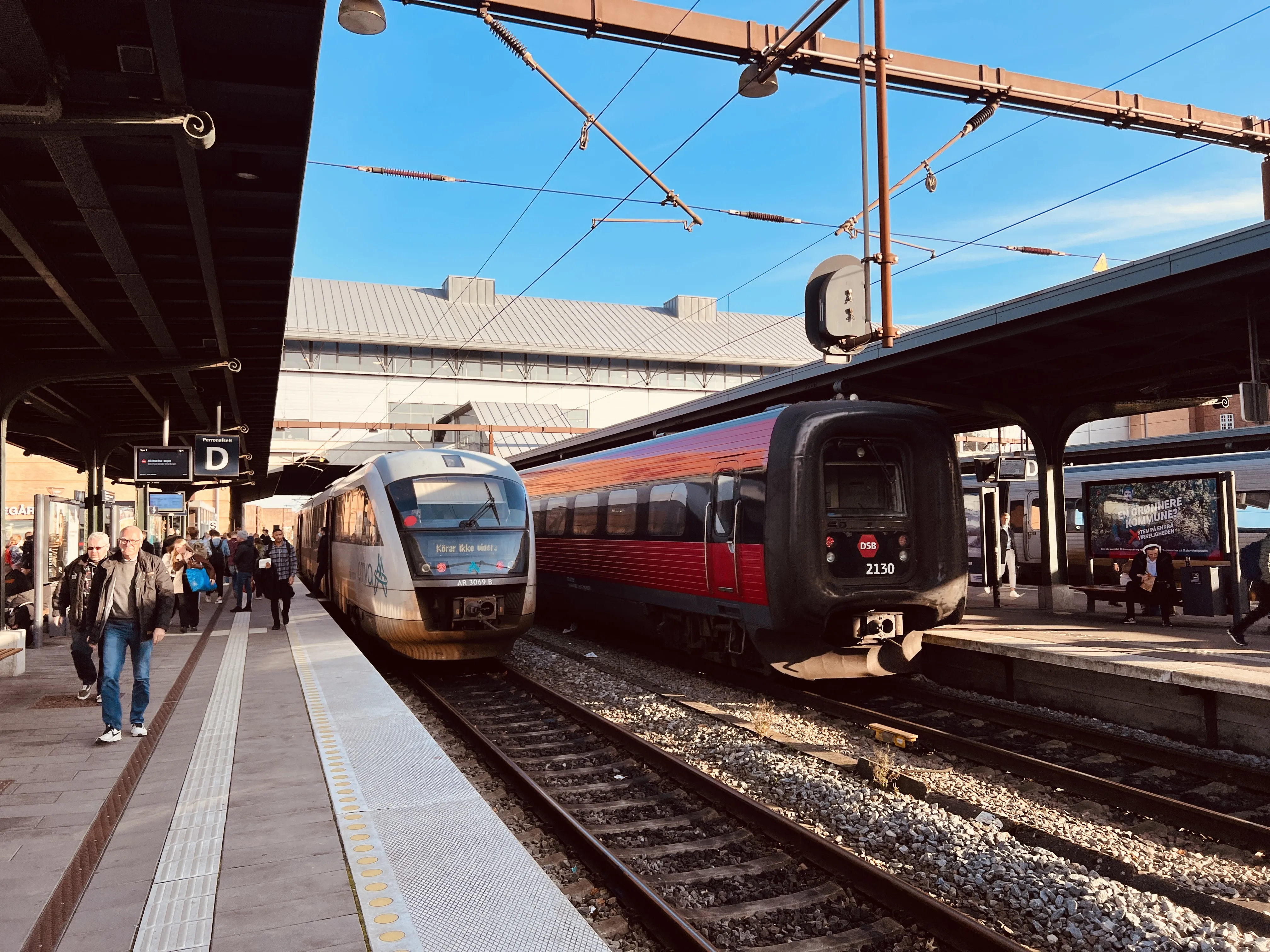Billede af DSB ER 2030 fotograferet ud for Odense Banegård Center. Billede af DSB ER 2030 fotograferet ud for Odense Banegård Center.