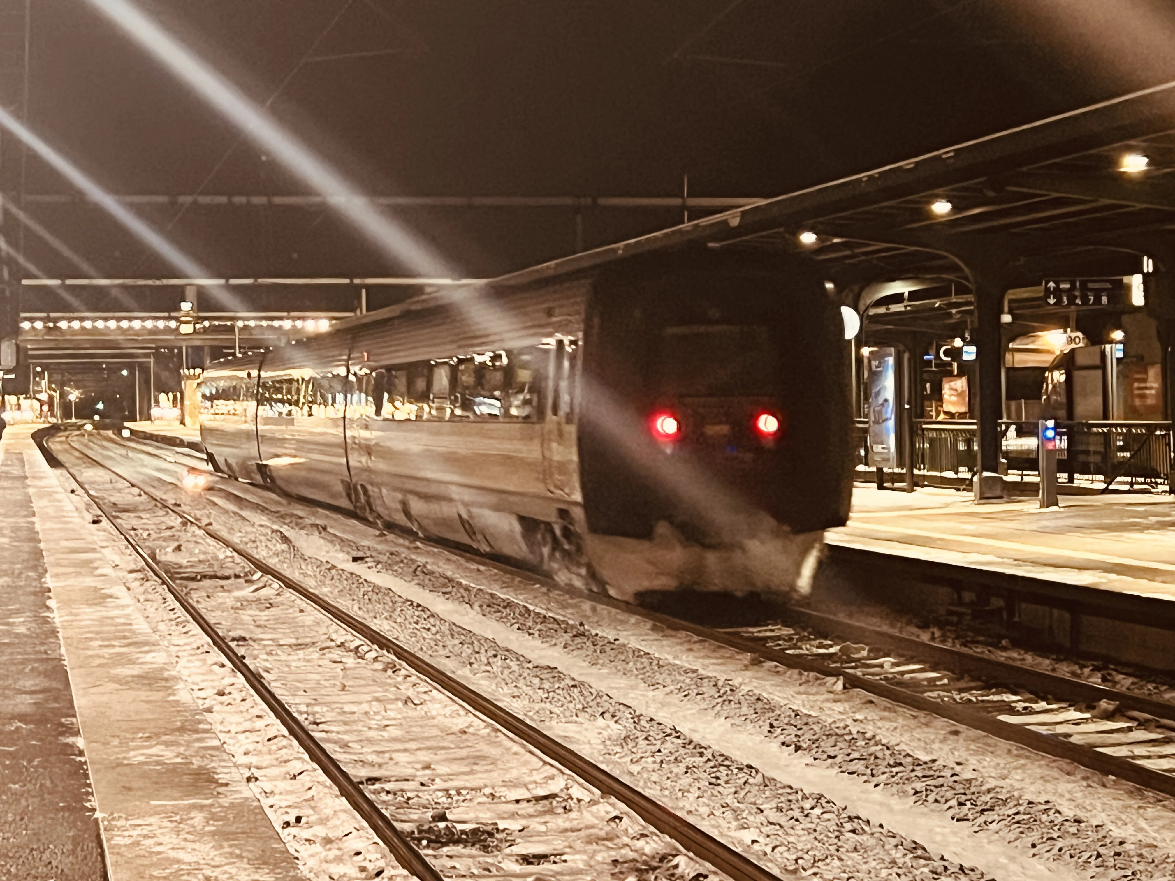 Billede af DSB ER 2015 fotograferet ud for Odense Banegård Center. Billede af DSB ER 2015 fotograferet ud for Odense Banegård Center.