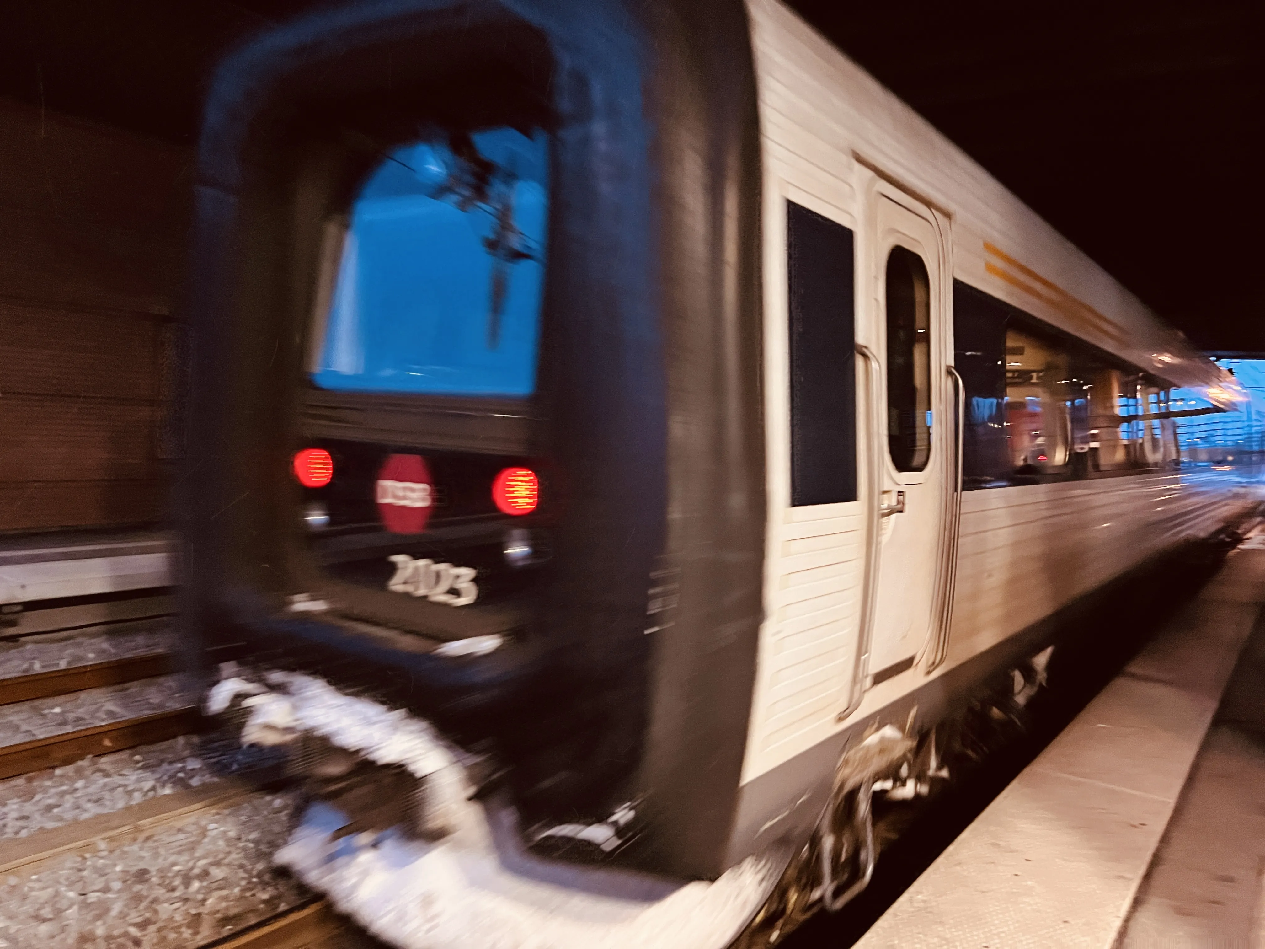 Billede af DSB ER 2023 fotograferet ud for Odense Banegård Center. Billede af DSB ER 2023 fotograferet ud for Odense Banegård Center.