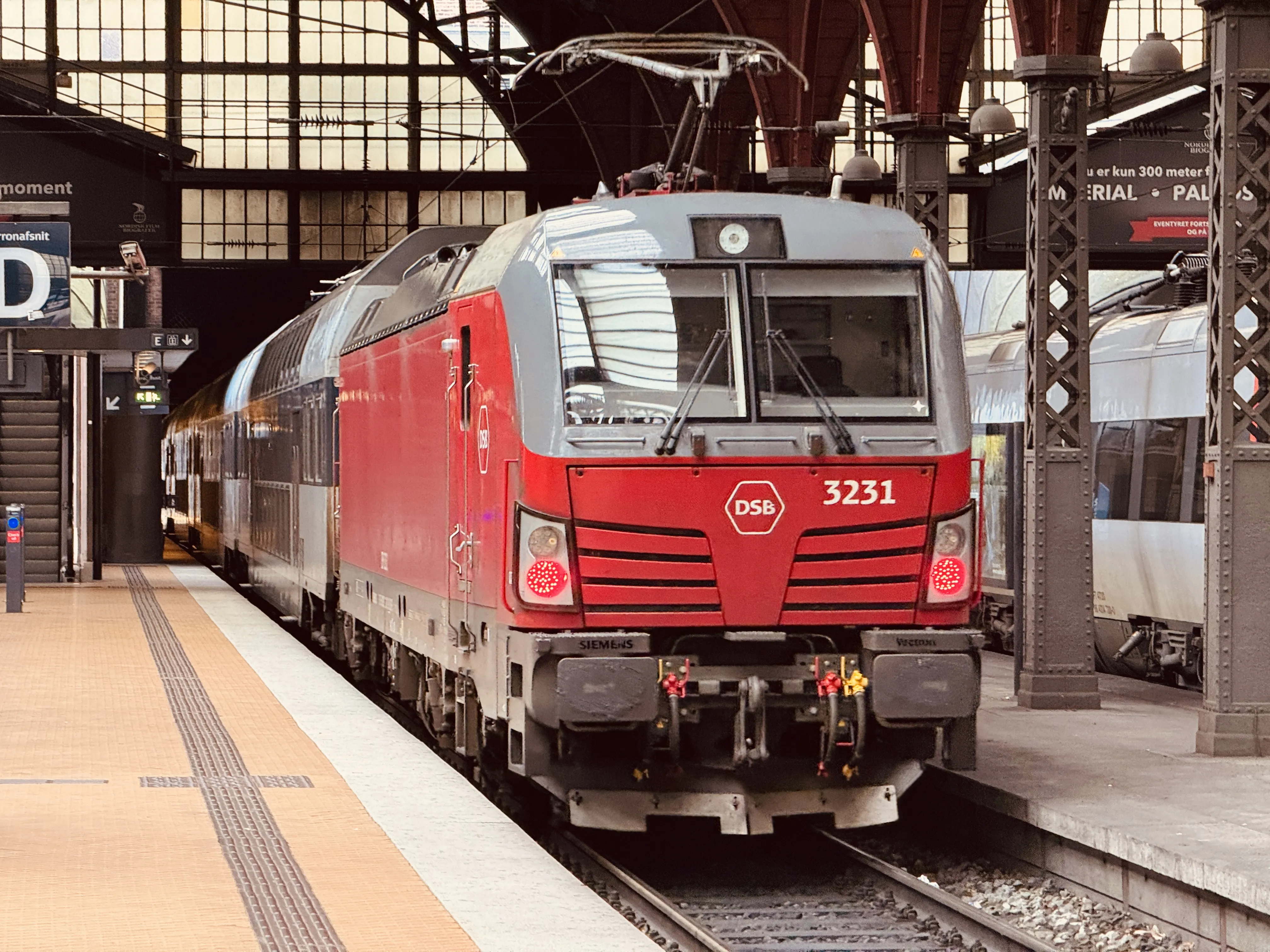 Billede af DSB EB 3231 fotograferet ud for København Hovedbanegård.