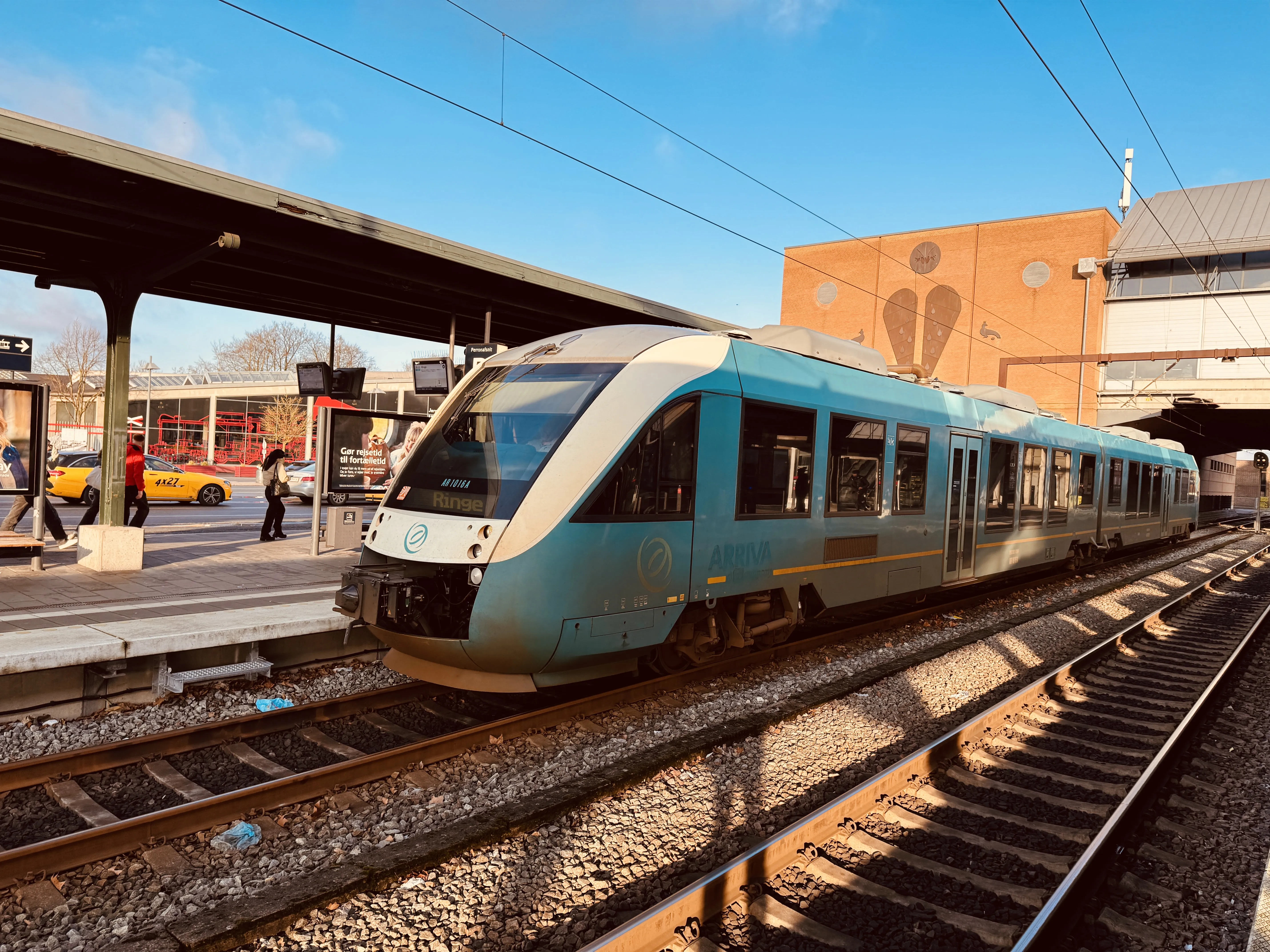 Billede af ARRIVA AR 1016 fotograferet ud for Odense Banegård Center. Billede af ARRIVA AR 1016 fotograferet ud for Odense Banegård Center.