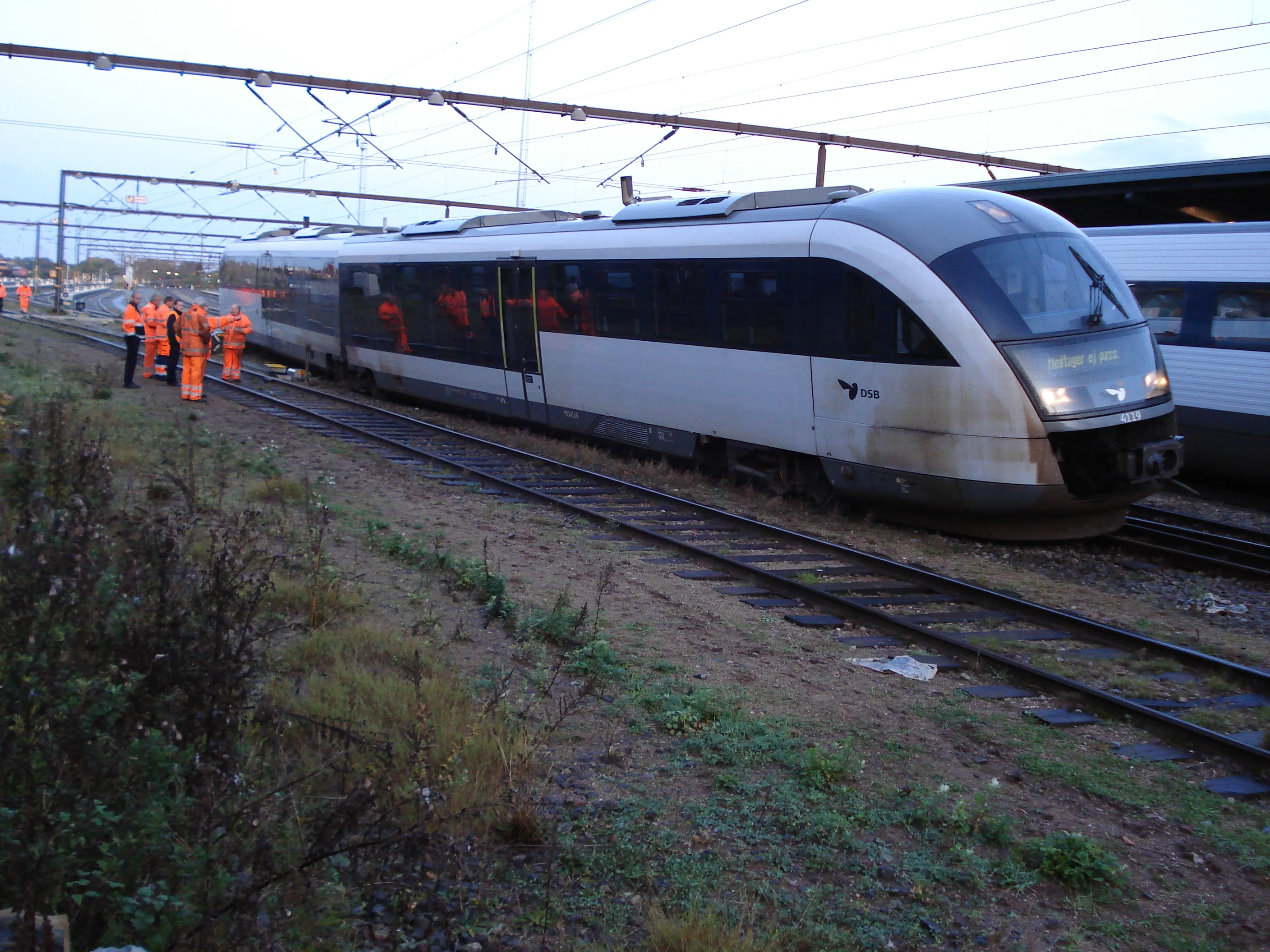 Billede af DSB MQ 4119-4919, som er afsporet ved Odense Banegård Center. Billede af DSB MQ 4119-4919, som er afsporet ved Odense Banegård Center.