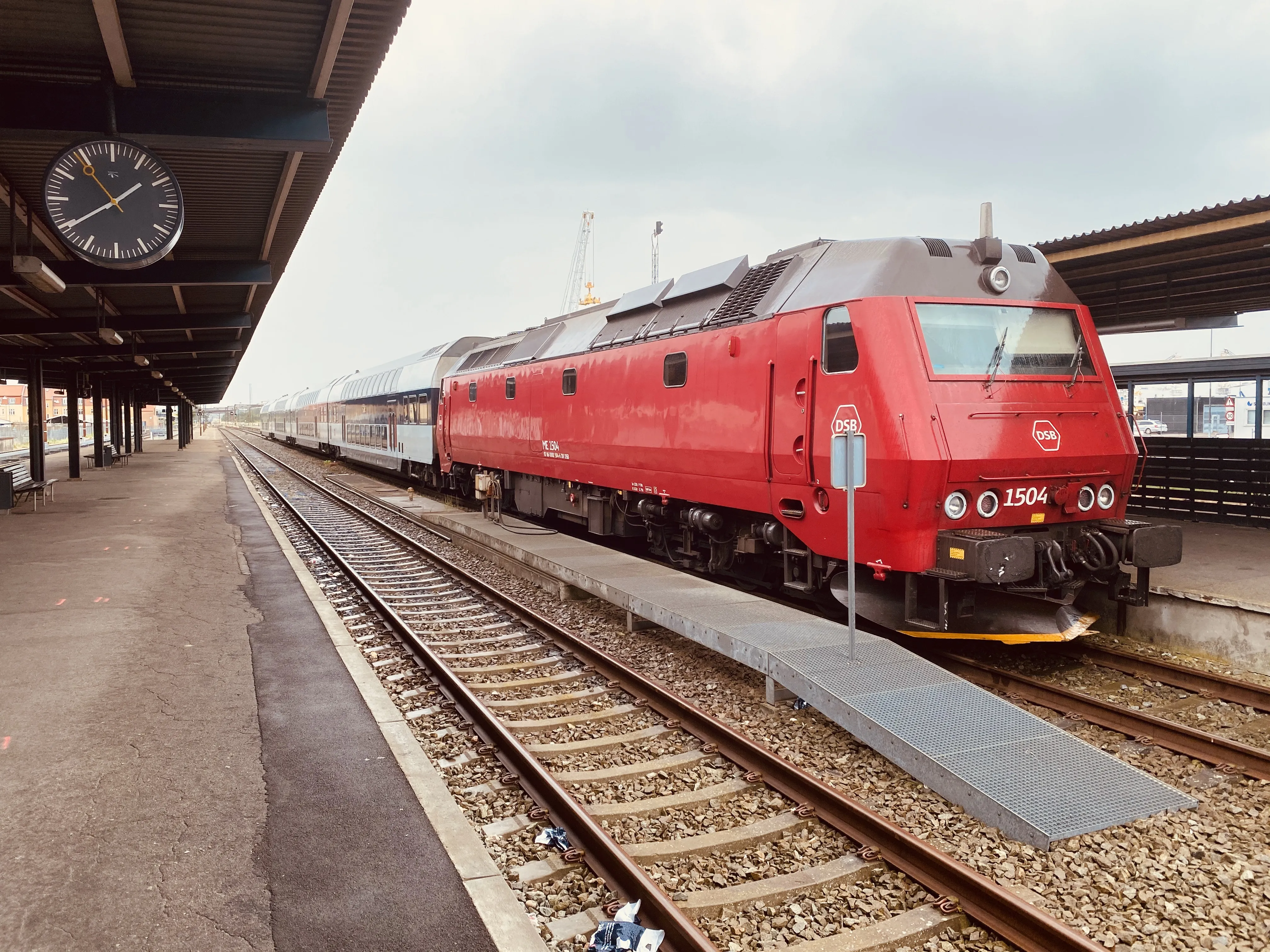 Billede af DSB ME 1504 fotograferet ud for Kalundborg Station. Billede af DSB ME 1504 fotograferet ud for Kalundborg Station.