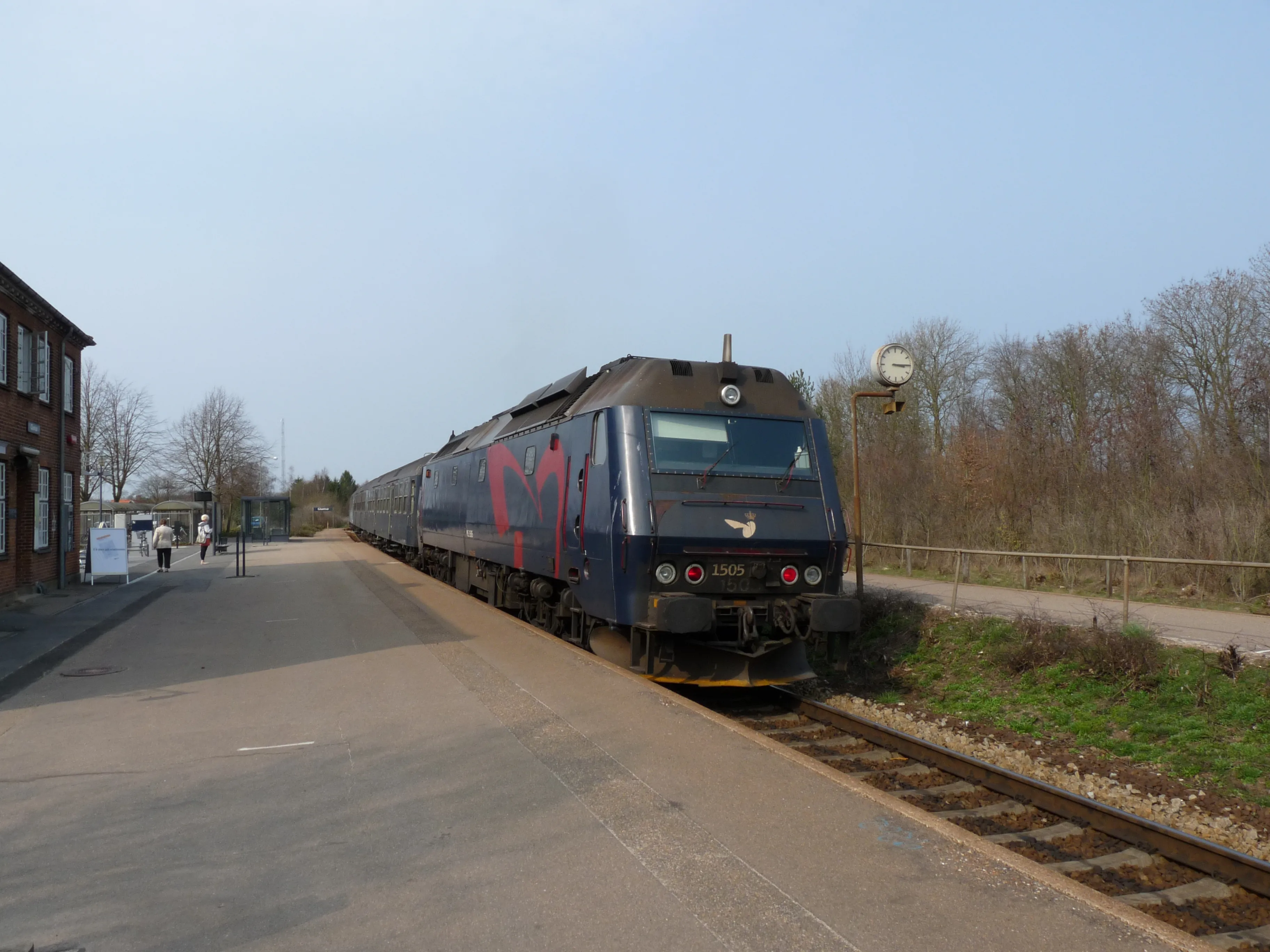 Billede af DSB ME 1505 fotograferet ud for Glumsø Station. Billede af DSB ME 1505 fotograferet ud for Glumsø Station.