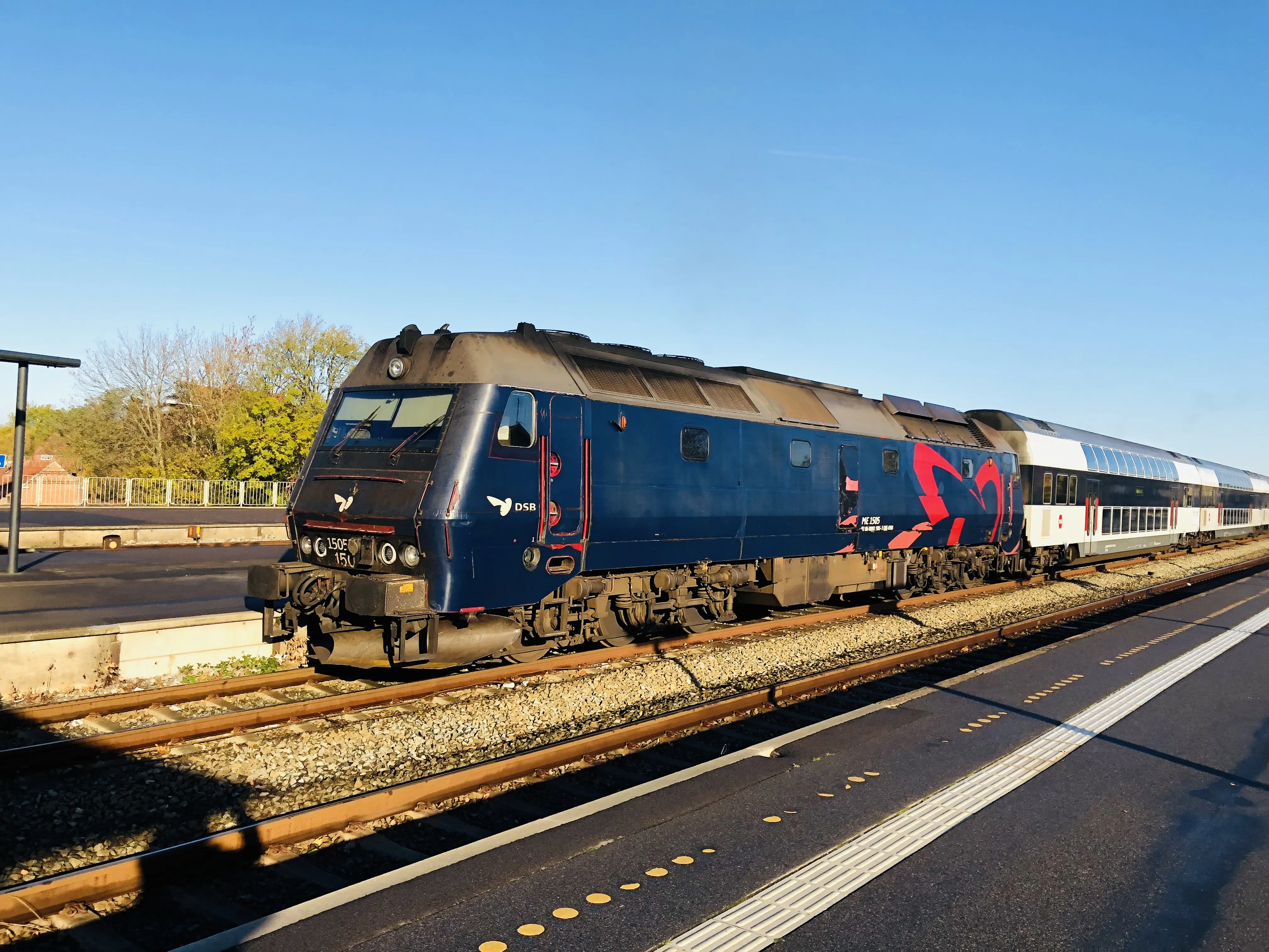Billede af DSB ME 1505 fotograferet ud for Nykøbing Falster Station. Billede af DSB ME 1505 fotograferet ud for Nykøbing Falster Station.