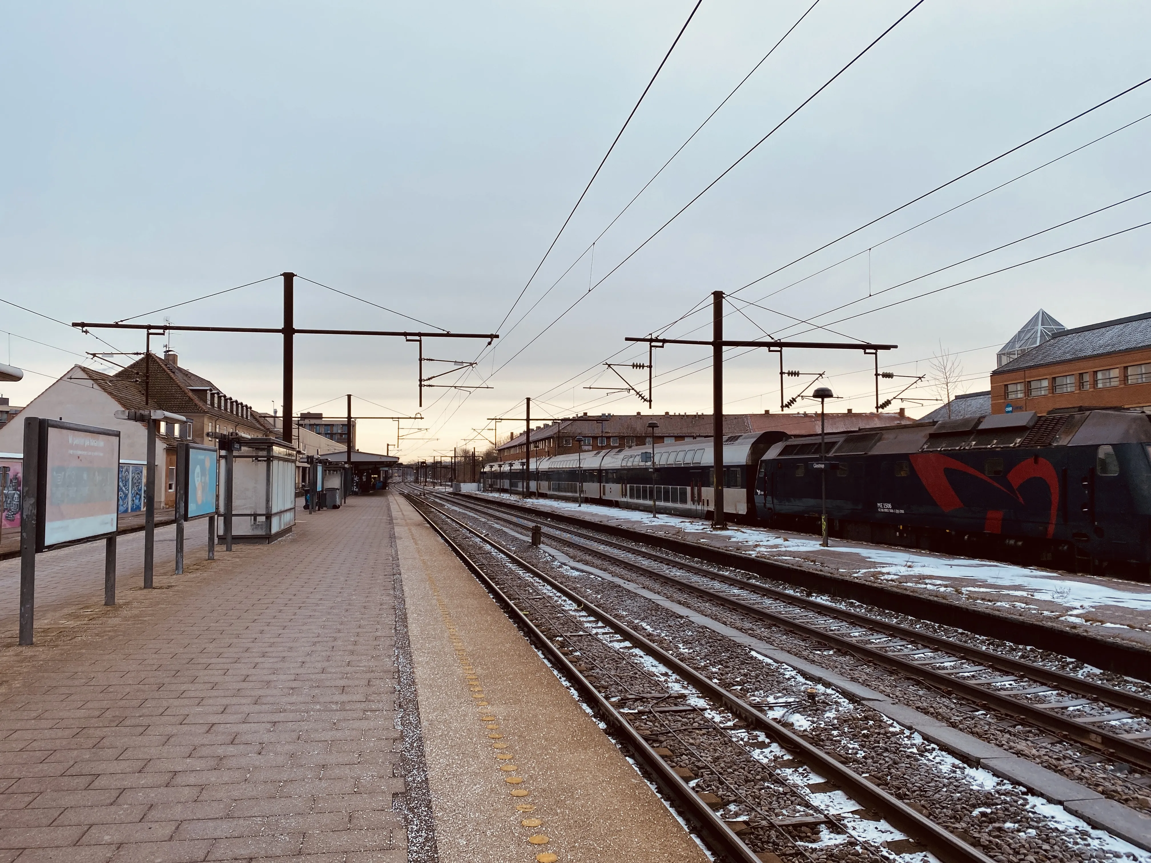 Billede af DSB ME 1506 fotograferet ud for Glostrup Station. Billede af DSB ME 1506 fotograferet ud for Glostrup Station.