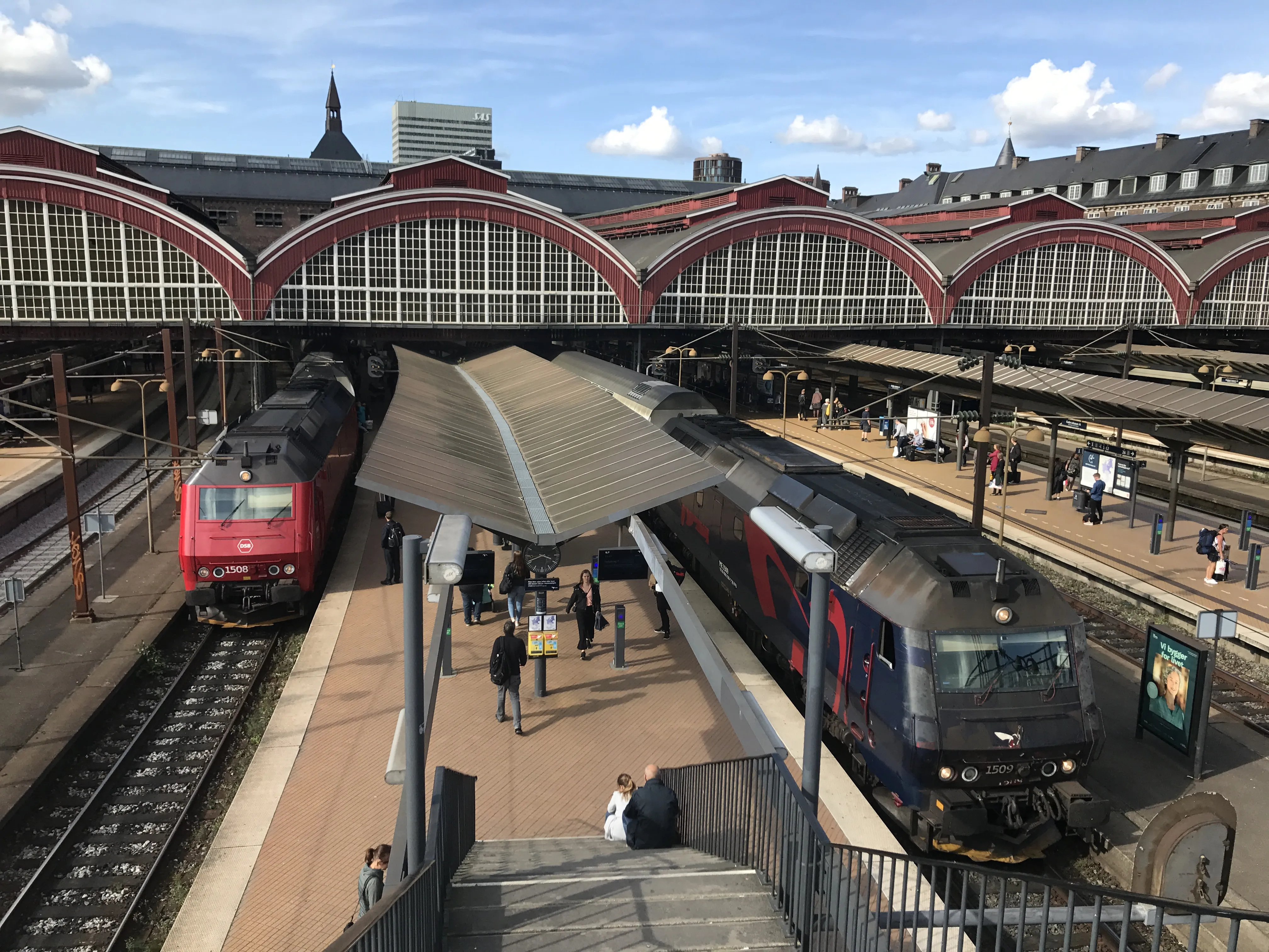 Billede af DSB ME 1509 fotograferet ud for København Hovedbanegård. Billede af DSB ME 1509 fotograferet ud for København Hovedbanegård.