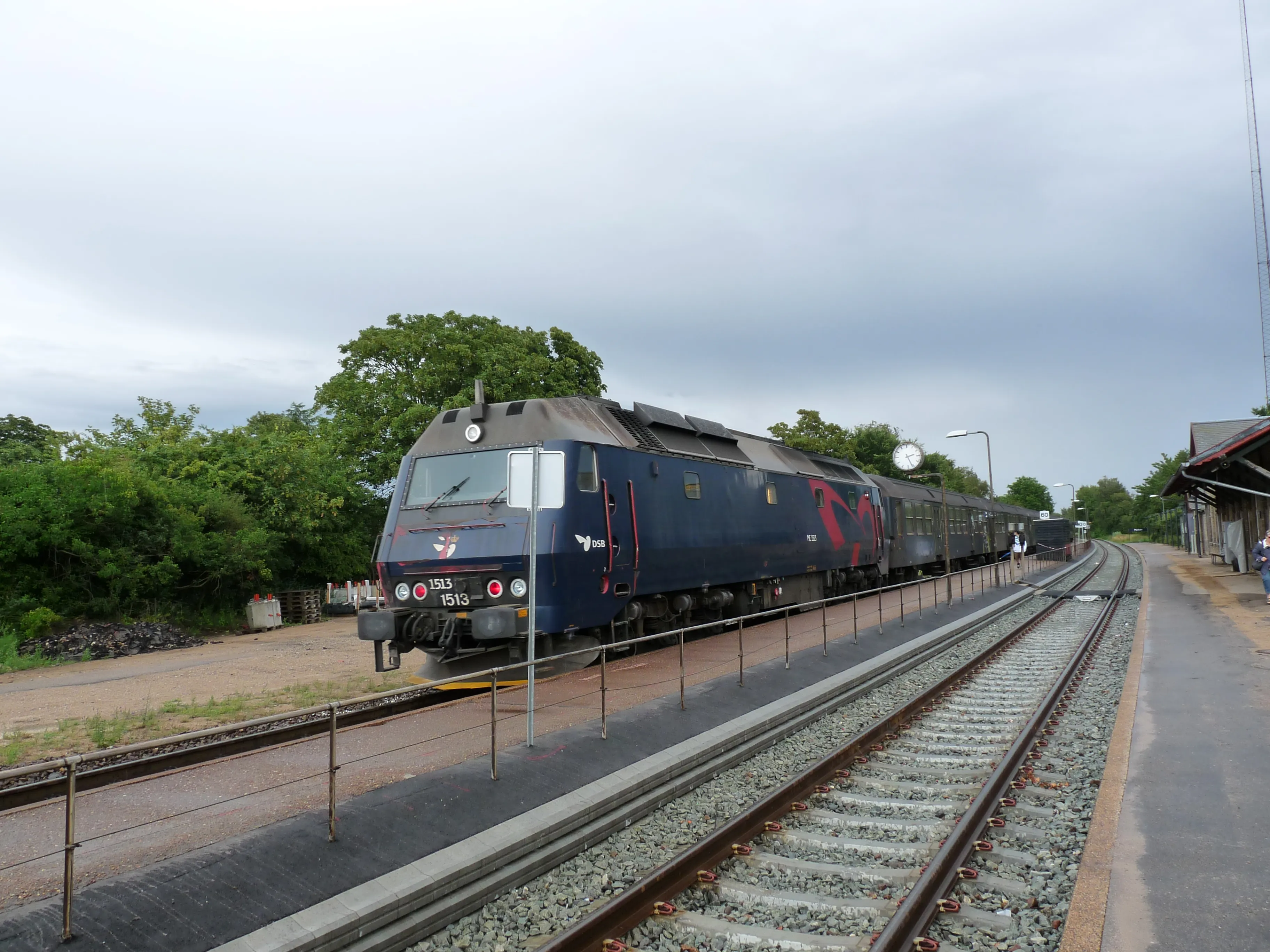 Billede af DSB ME 1513 fotograferet ud for Mørkøv Station. Billede af DSB ME 1513 fotograferet ud for Mørkøv Station.