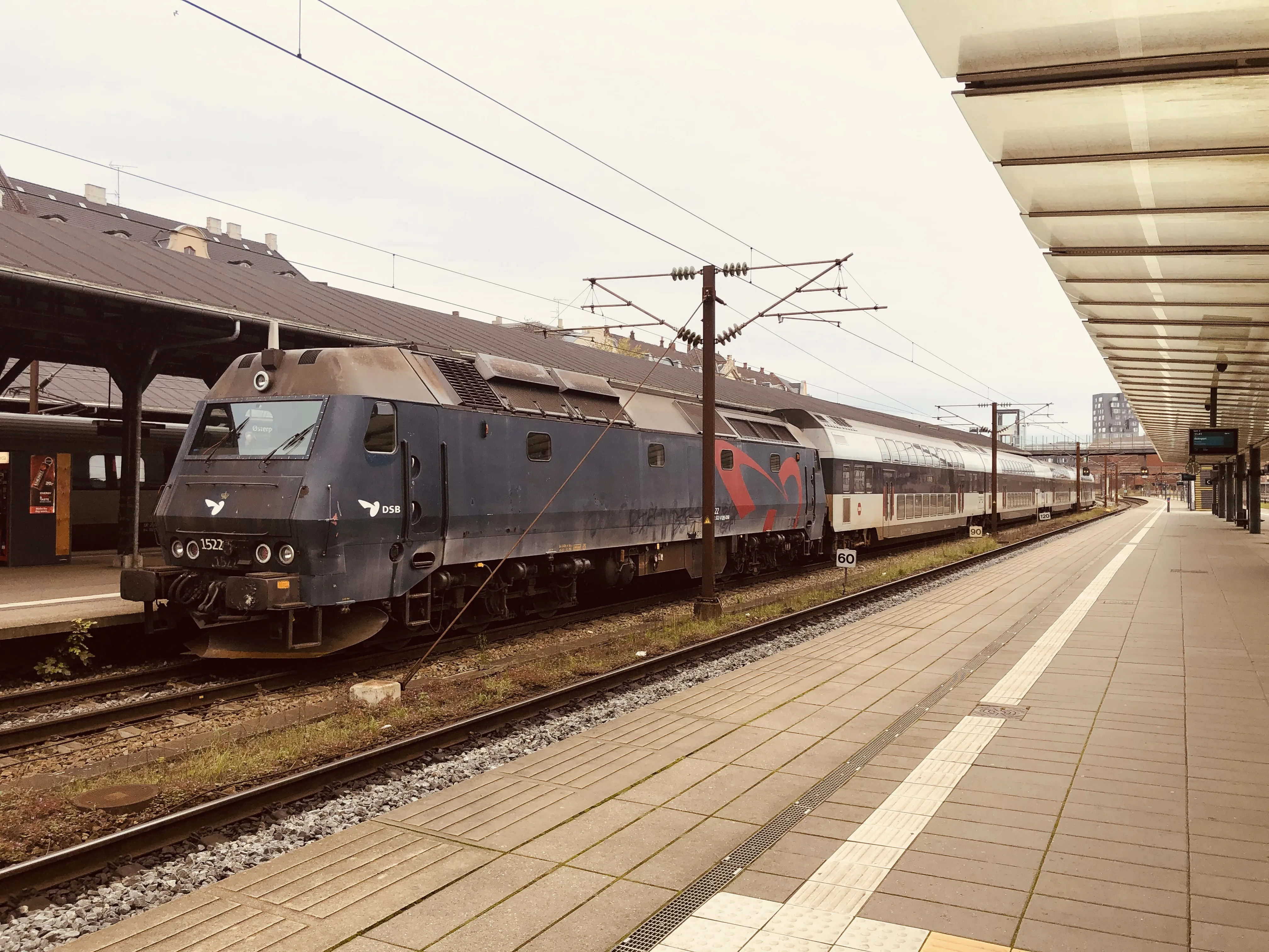 Billede af DSB ME 1522 fotograferet ud for Østerport Station. Billede af DSB ME 1522 fotograferet ud for Østerport Station.