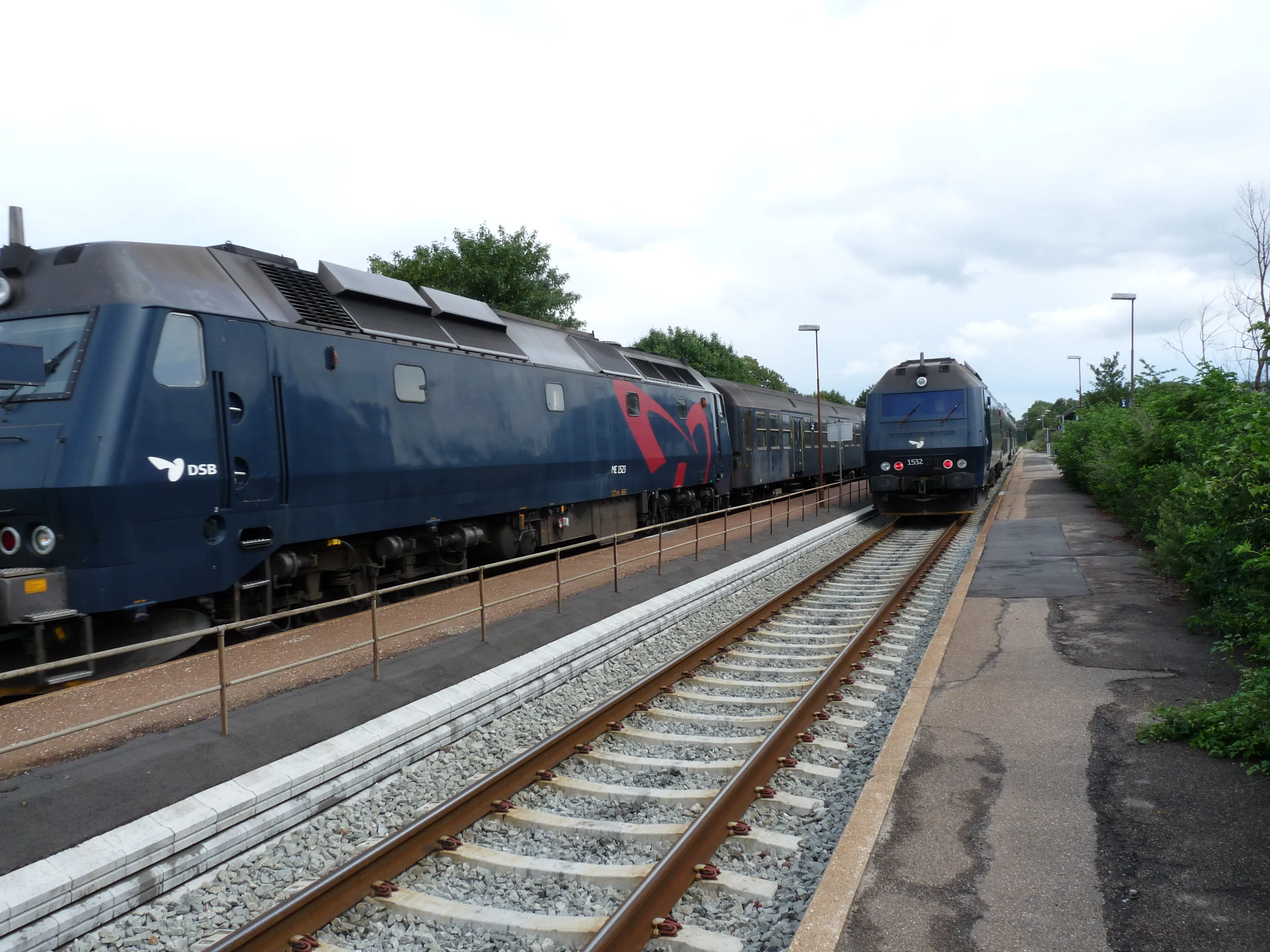 Billede af DSB ME 1532 i krydsning med DSB ME 1523 fotograferet ud for Svebølle Trinbræt. Billede af DSB ME 1532 i krydsning med DSB ME 1523 fotograferet ud for Svebølle Trinbræt.