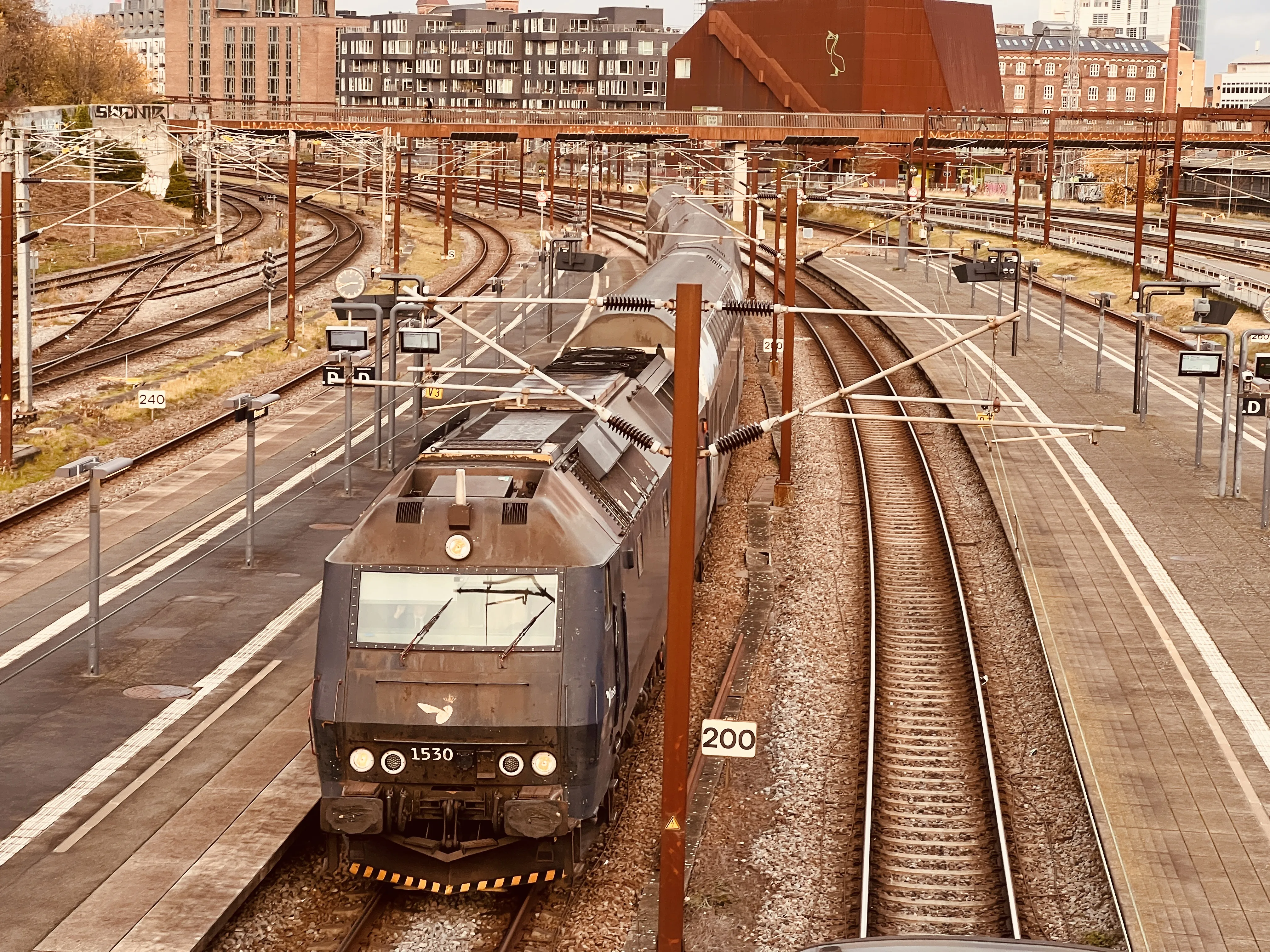 Billede af DSB ME 1530 fotograferet ud for Østerport Station. Billede af DSB ME 1530 fotograferet ud for Østerport Station.