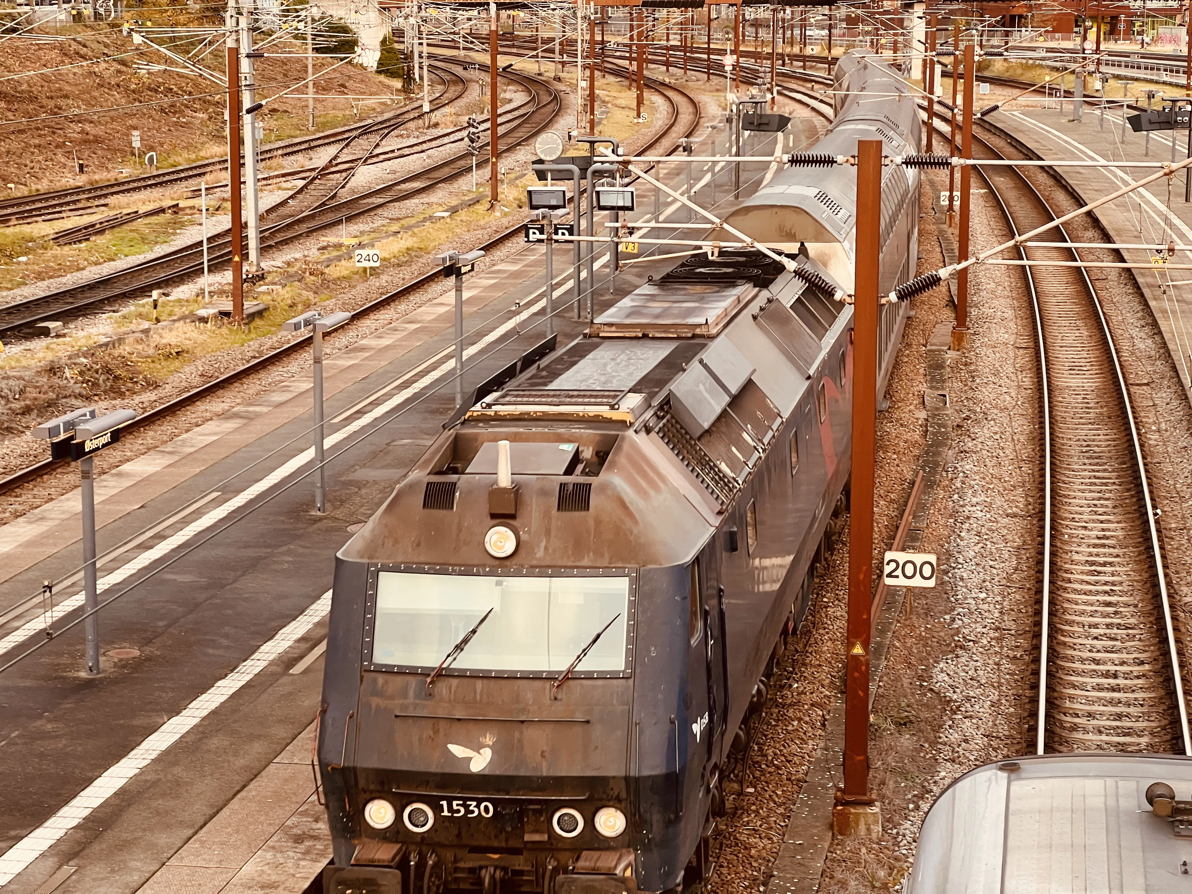 Billede af DSB ME 1530 fotograferet ud for Østerport Station. Billede af DSB ME 1530 fotograferet ud for Østerport Station.