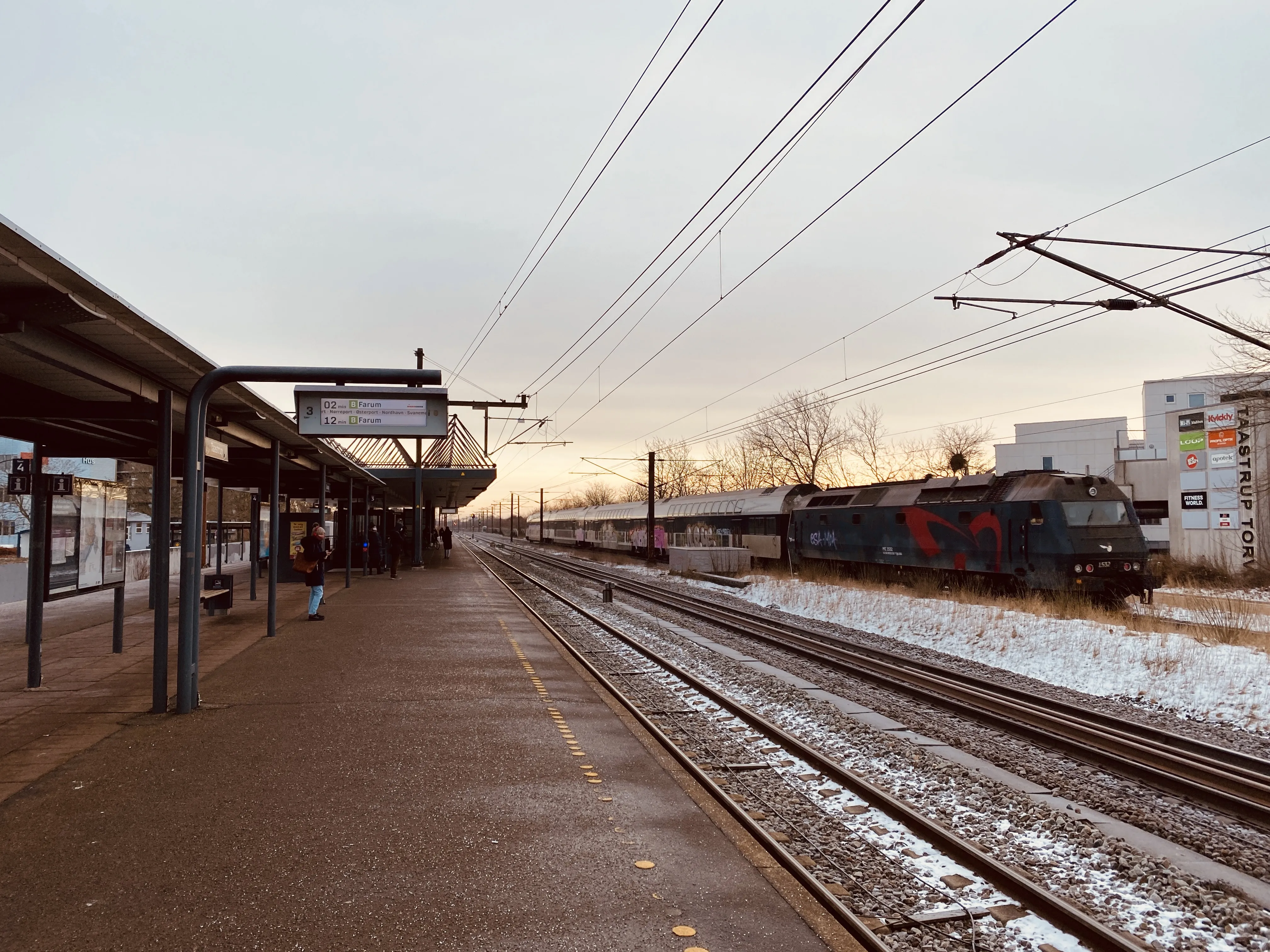 Billede af DSB ME 1532 fotograferet ud for Taastrup S-togstrinbræt.