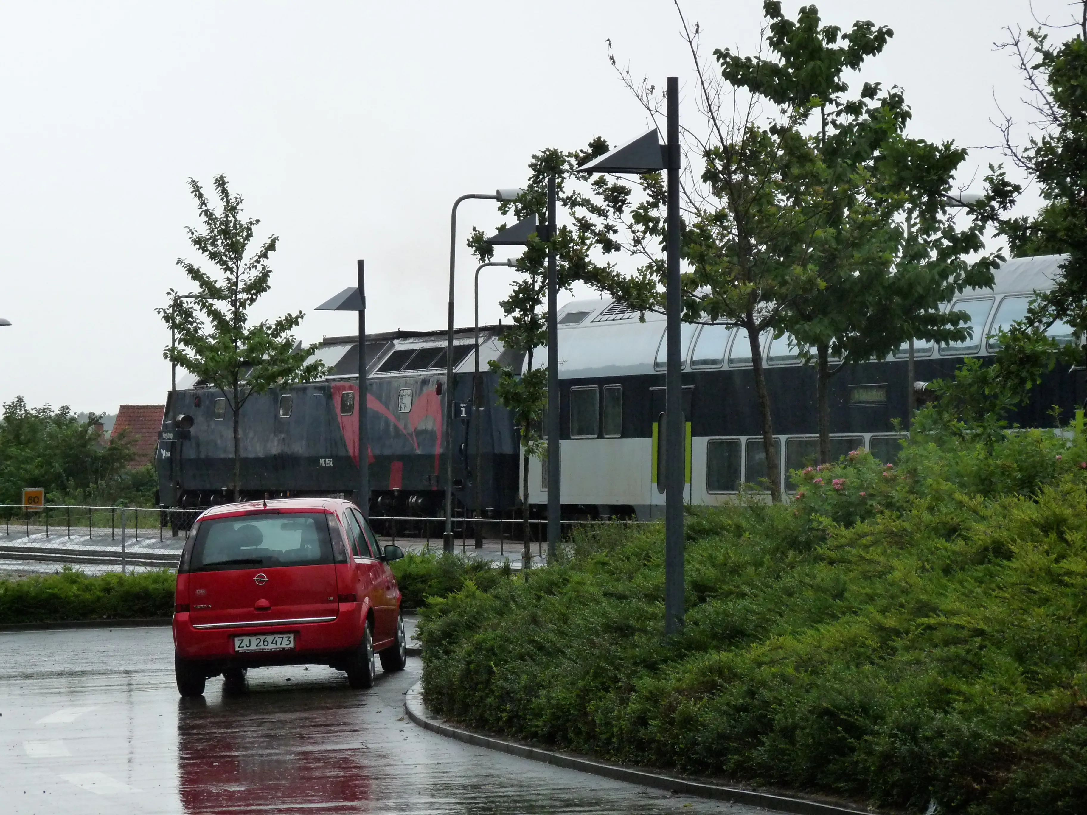 Billede af DSB ME 1532 fotograferet ud for Regstrup Trinbræt. Billede af DSB ME 1532 fotograferet ud for Regstrup Trinbræt.