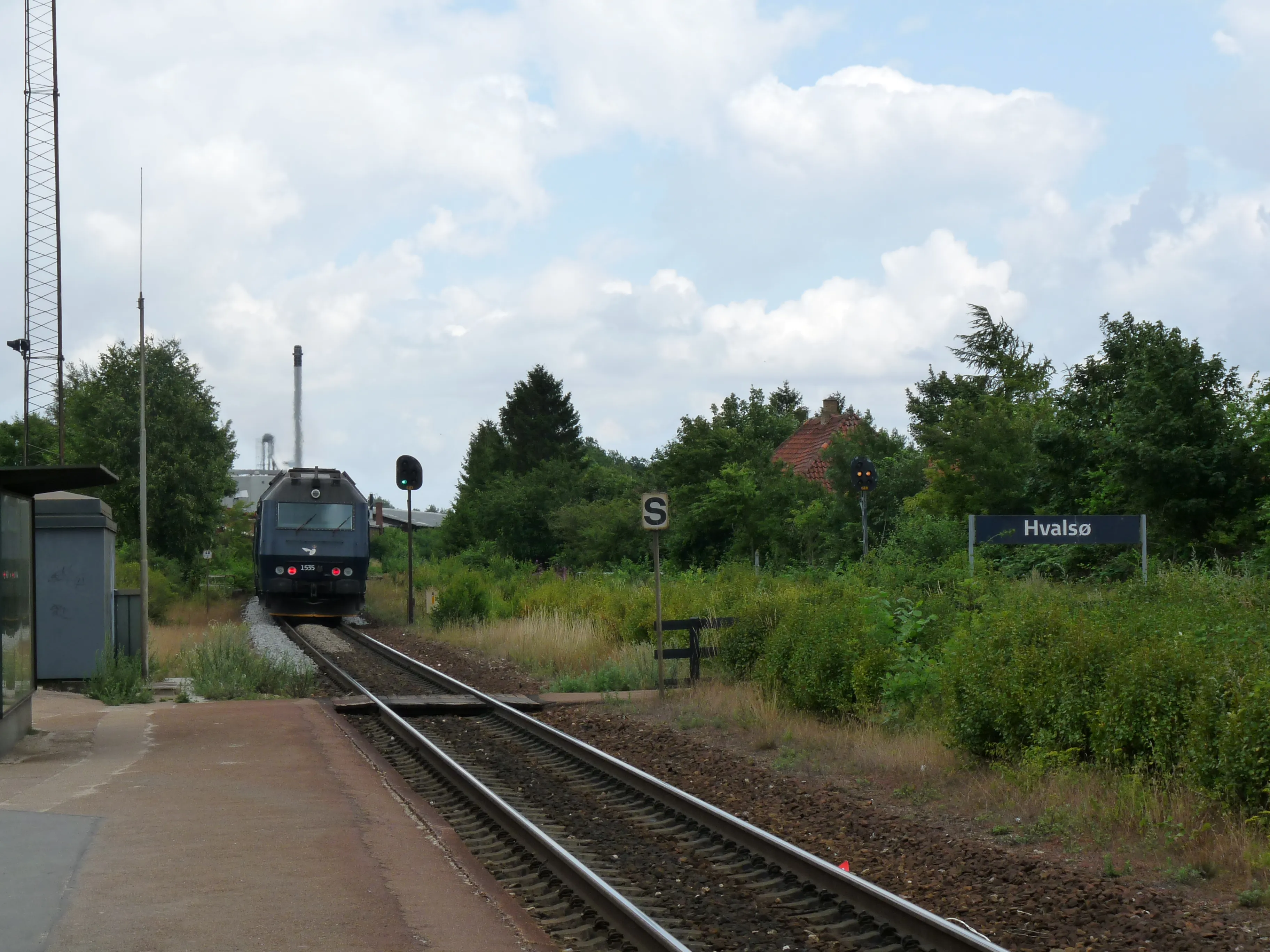 Billede af DSB ME 1535 fotograferet ud for Hvalsø Station. Billede af DSB ME 1535 fotograferet ud for Hvalsø Station.