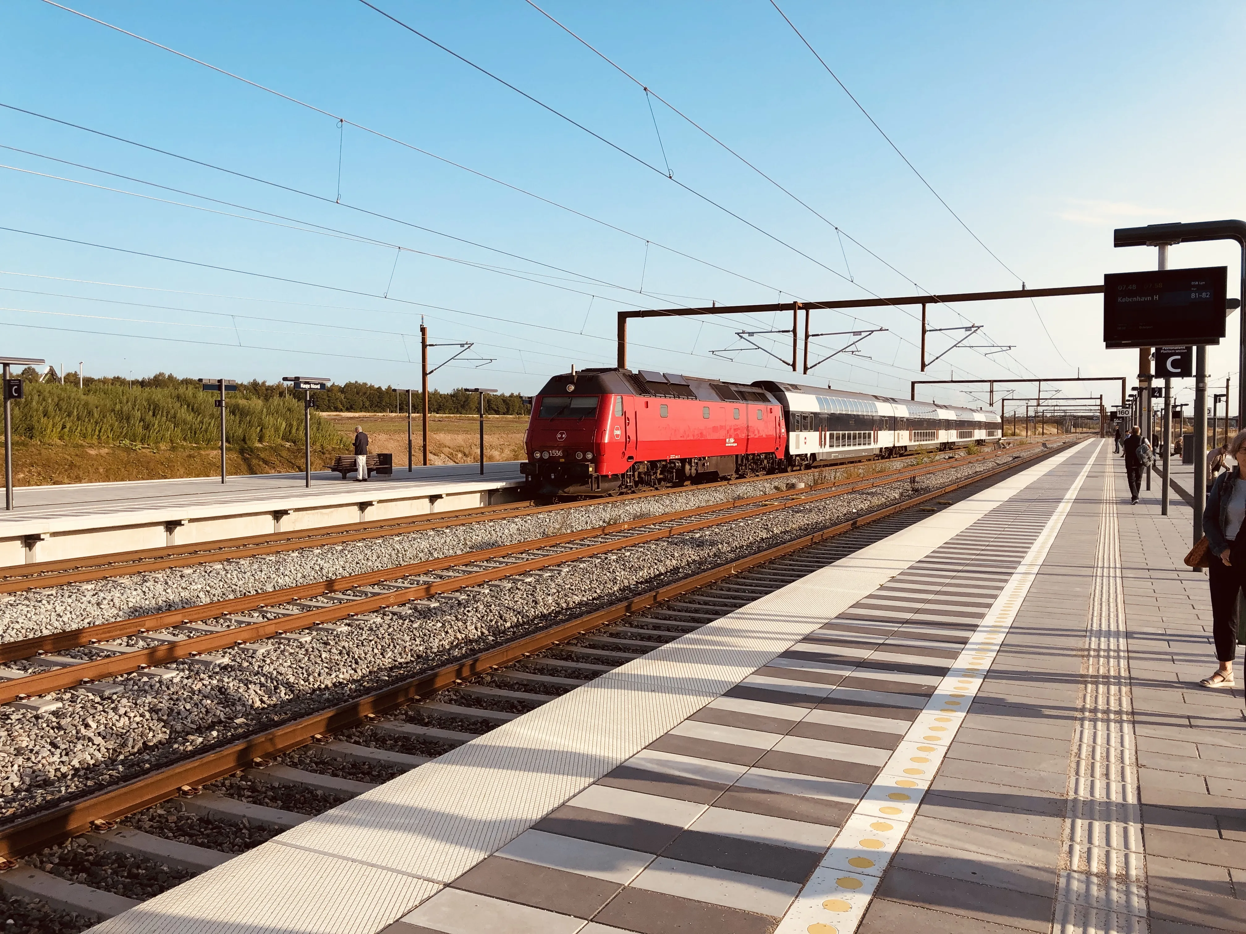 Billede af DSB ME 1536 fotograferet ud for Køge Nord Trinbræt. Billede af DSB ME 1536 fotograferet ud for Køge Nord Trinbræt.