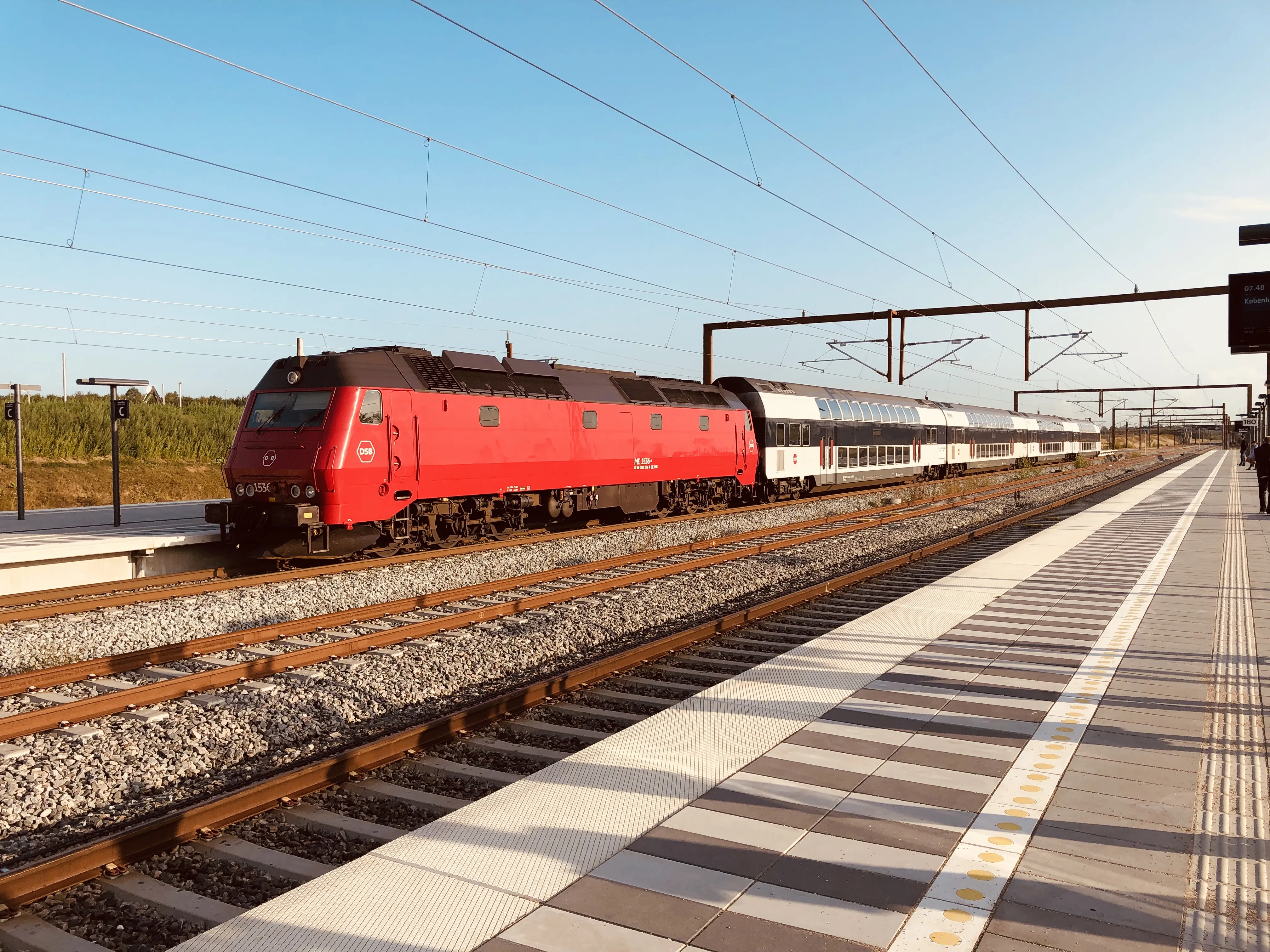 Billede af DSB ME 1536 fotograferet ud for Køge Nord Trinbræt. Billede af DSB ME 1536 fotograferet ud for Køge Nord Trinbræt.