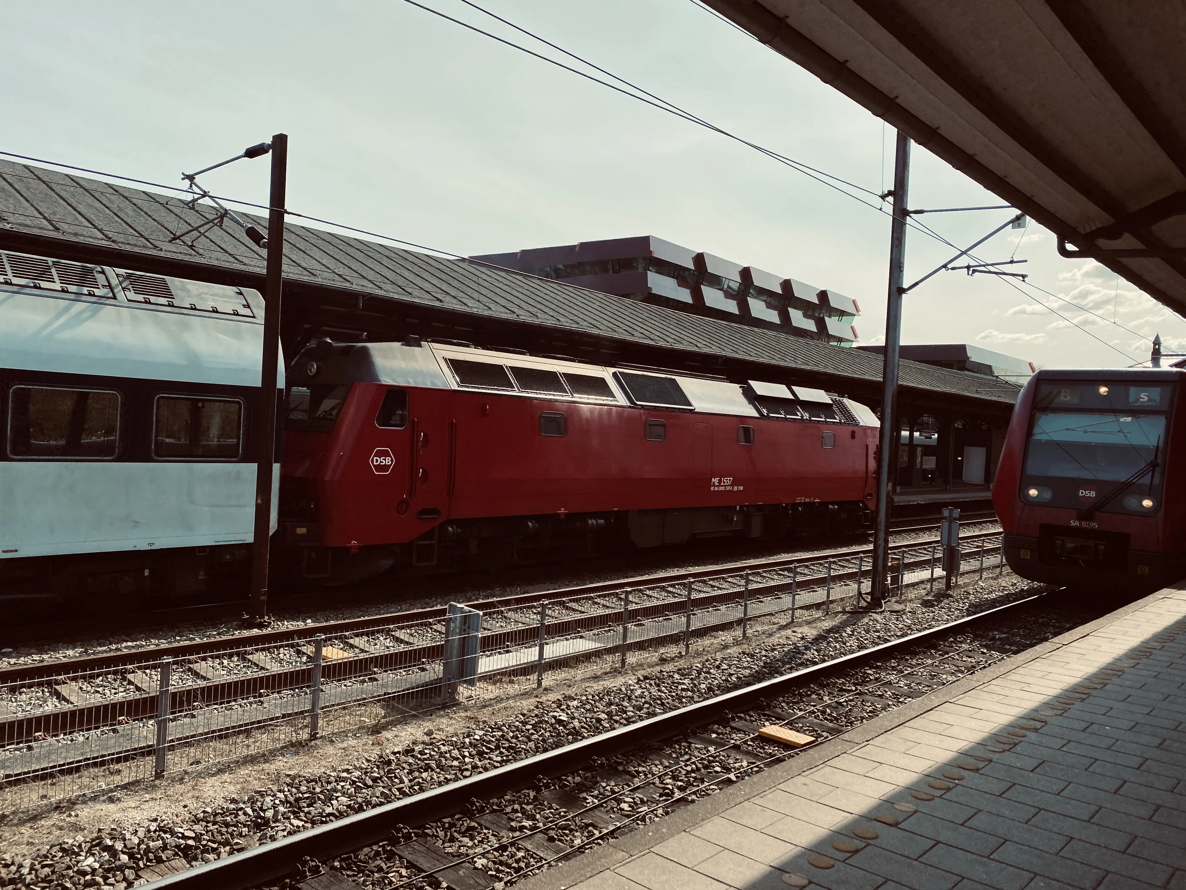 Billede af DSB ME 1537 fotograferet ud for Østerport Station. Billede af DSB ME 1537 fotograferet ud for Østerport Station.