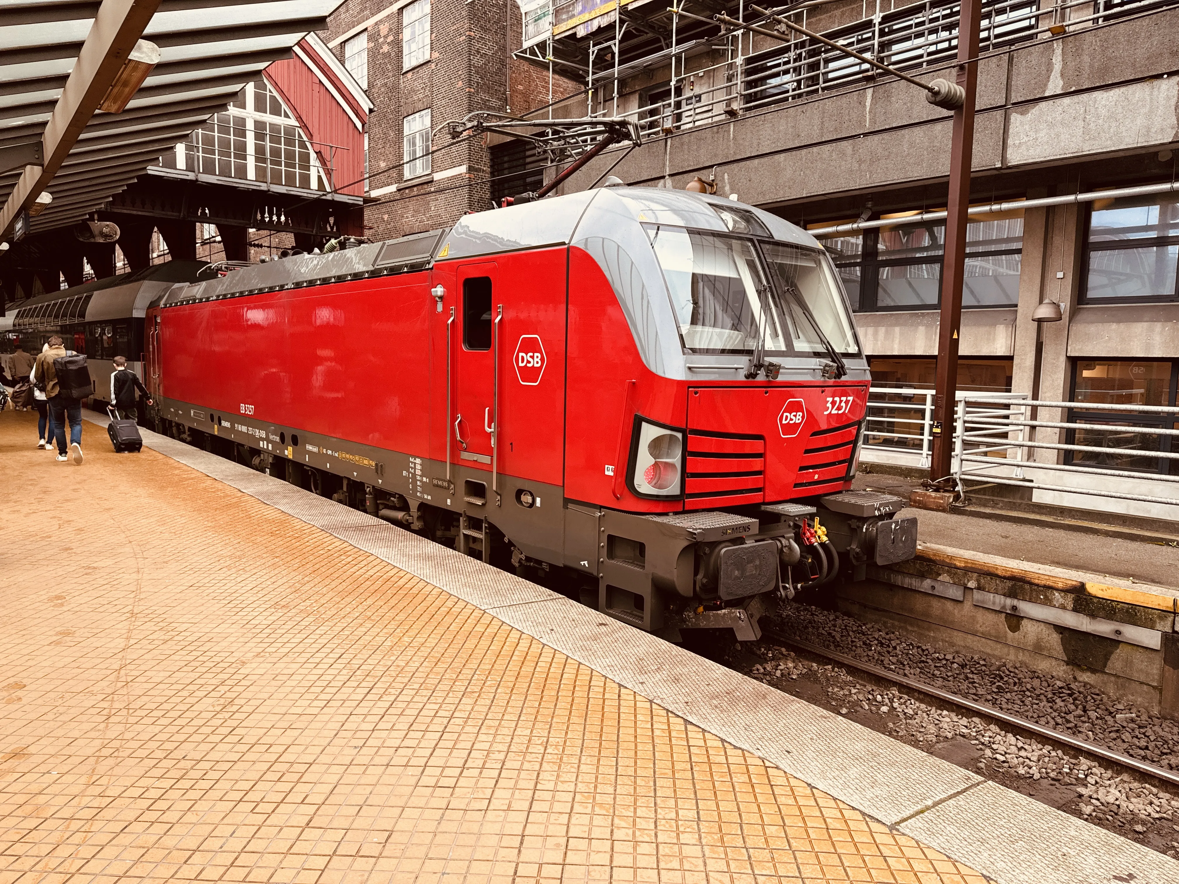 Billede af DSB EB 3237 fotograferet ud for København Hovedbanegård. Billede af DSB EB 3237 fotograferet ud for København Hovedbanegård.
