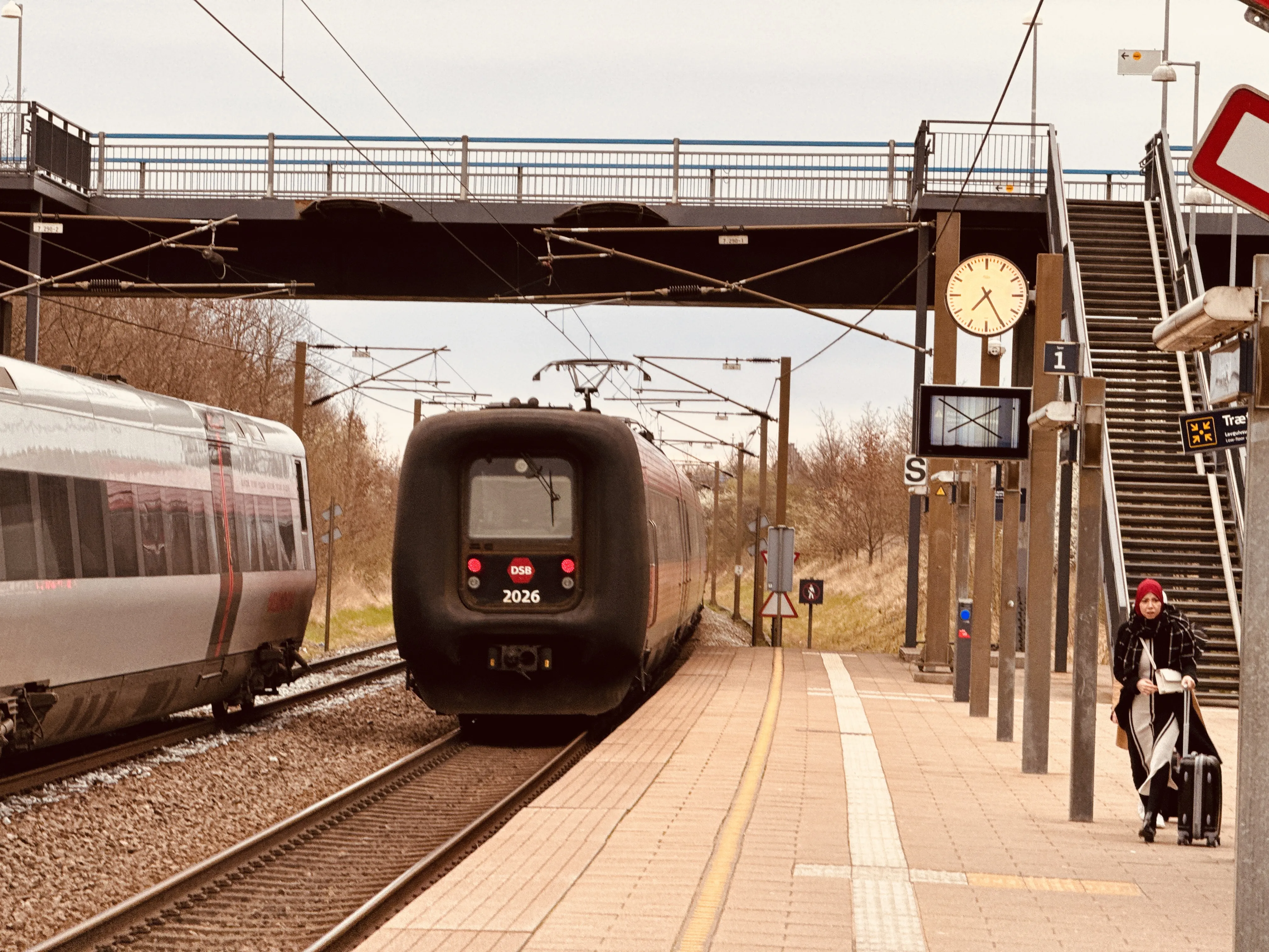 Billede af DSB ER 2026 fotograferet ud for Ørestad Trinbræt.