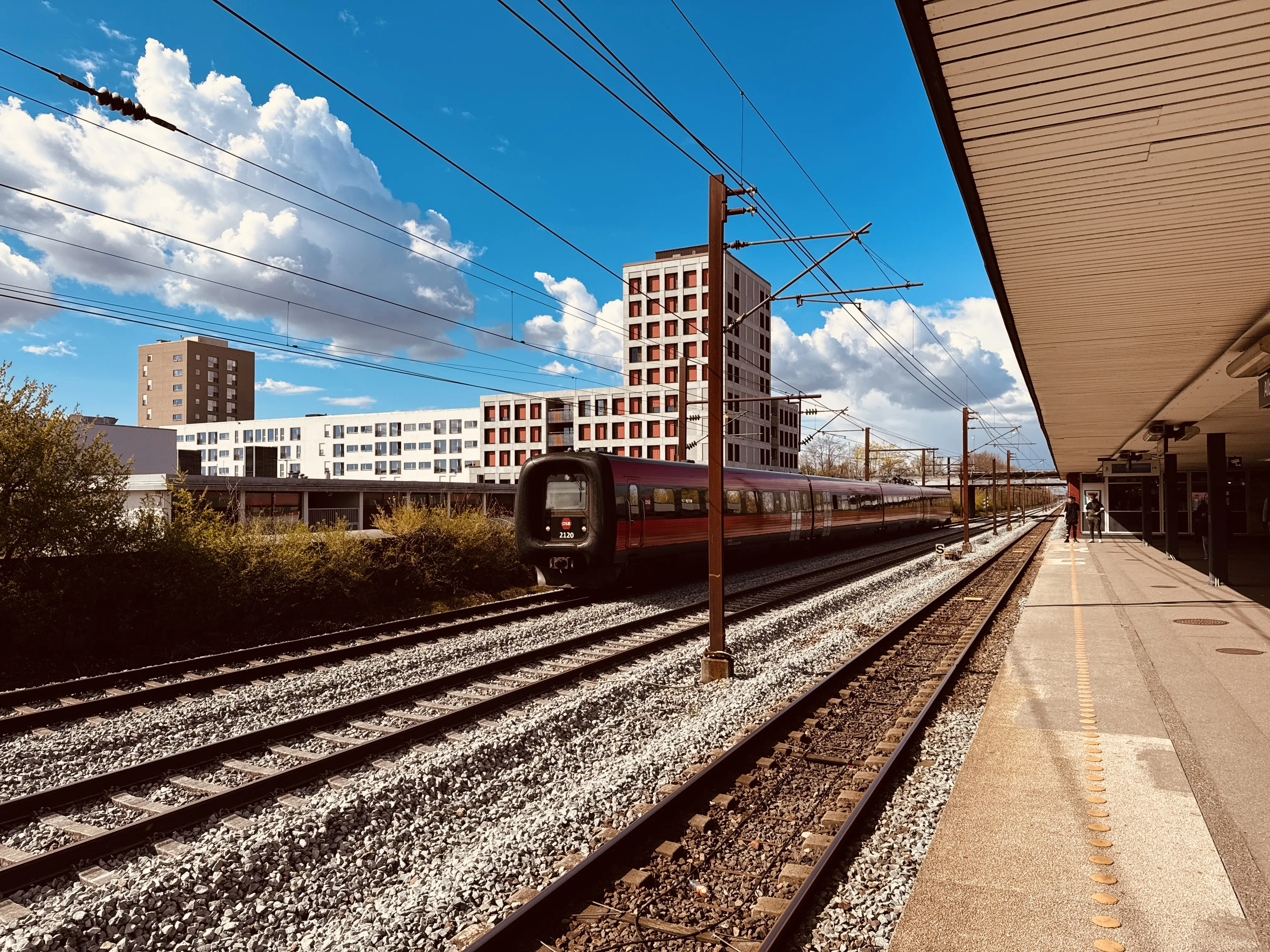 Billede af DSB ER 2020 fotograferet ud for Albertslund S-togstrinbræt. Billede af DSB ER 2020 fotograferet ud for Albertslund S-togstrinbræt.