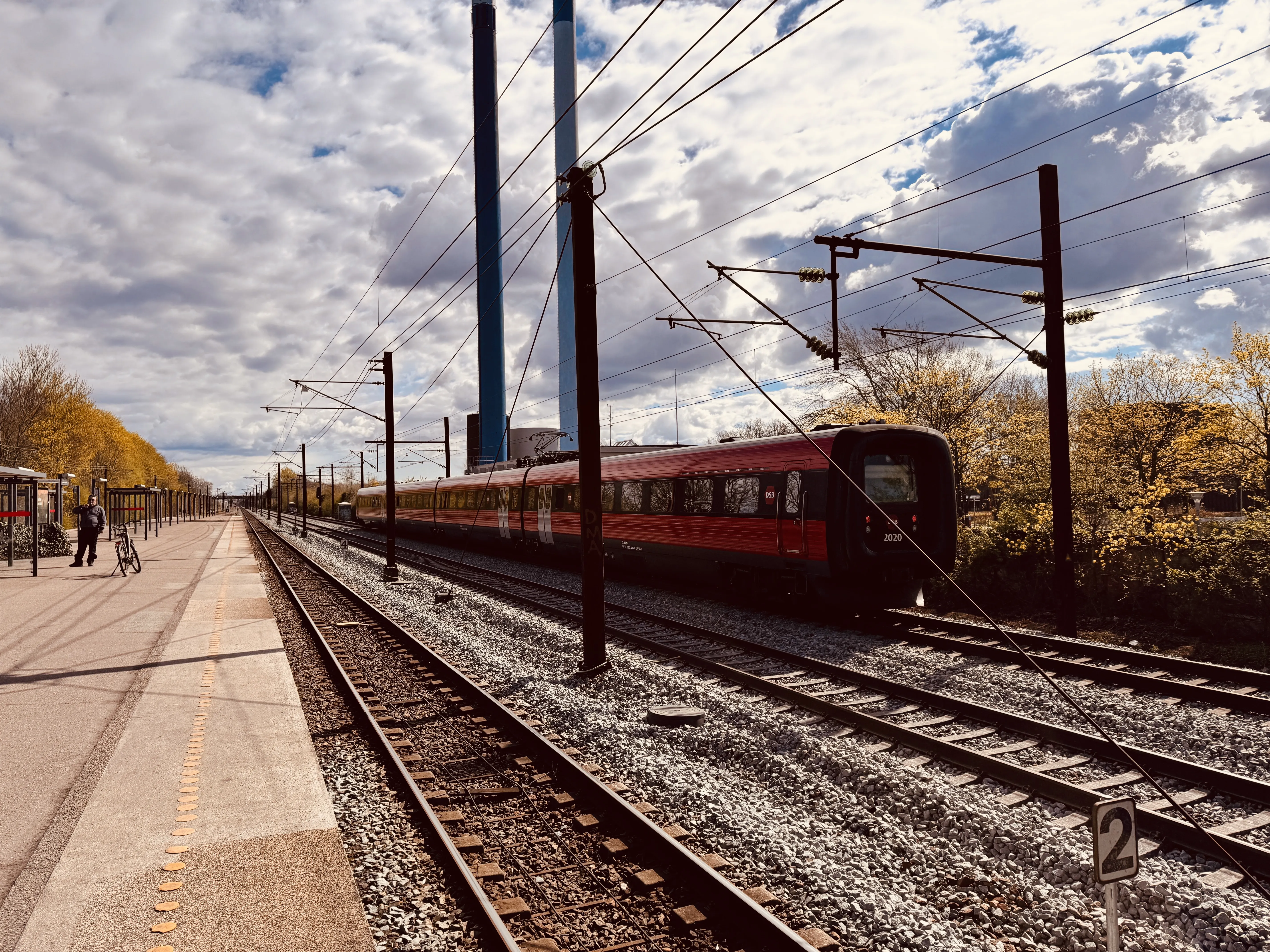 Billede af DSB ER 2020 fotograferet ud for Albertslund S-togstrinbræt.