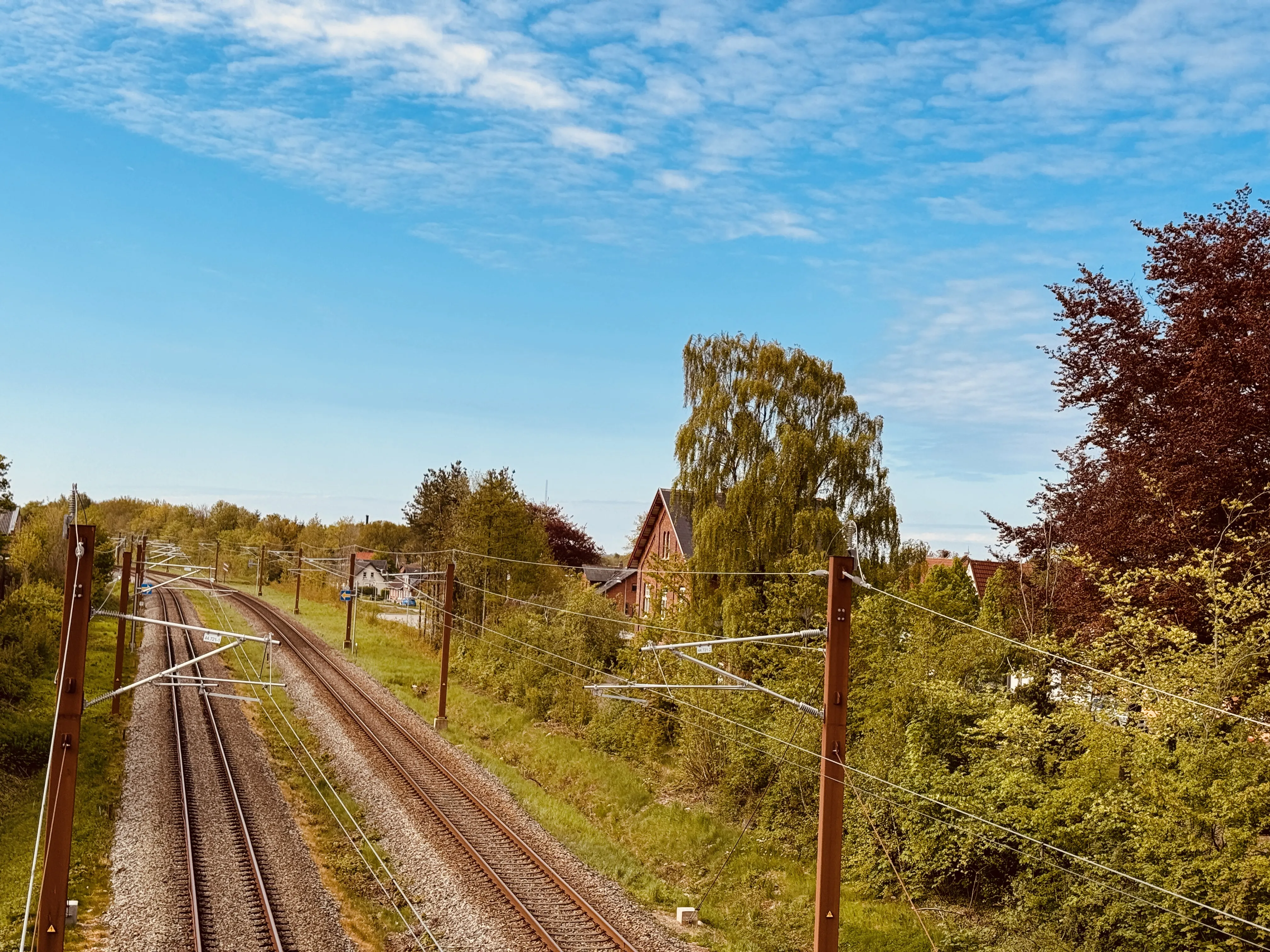 Billede af Løsning Trinbræt - selv om trinbrættet er nedlagt og fjernet, så findes den oprindelige stationsbygning endnu. Billede af Løsning Trinbræt - selv om trinbrættet er nedlagt og fjernet, så findes den oprindelige stationsbygning endnu.
