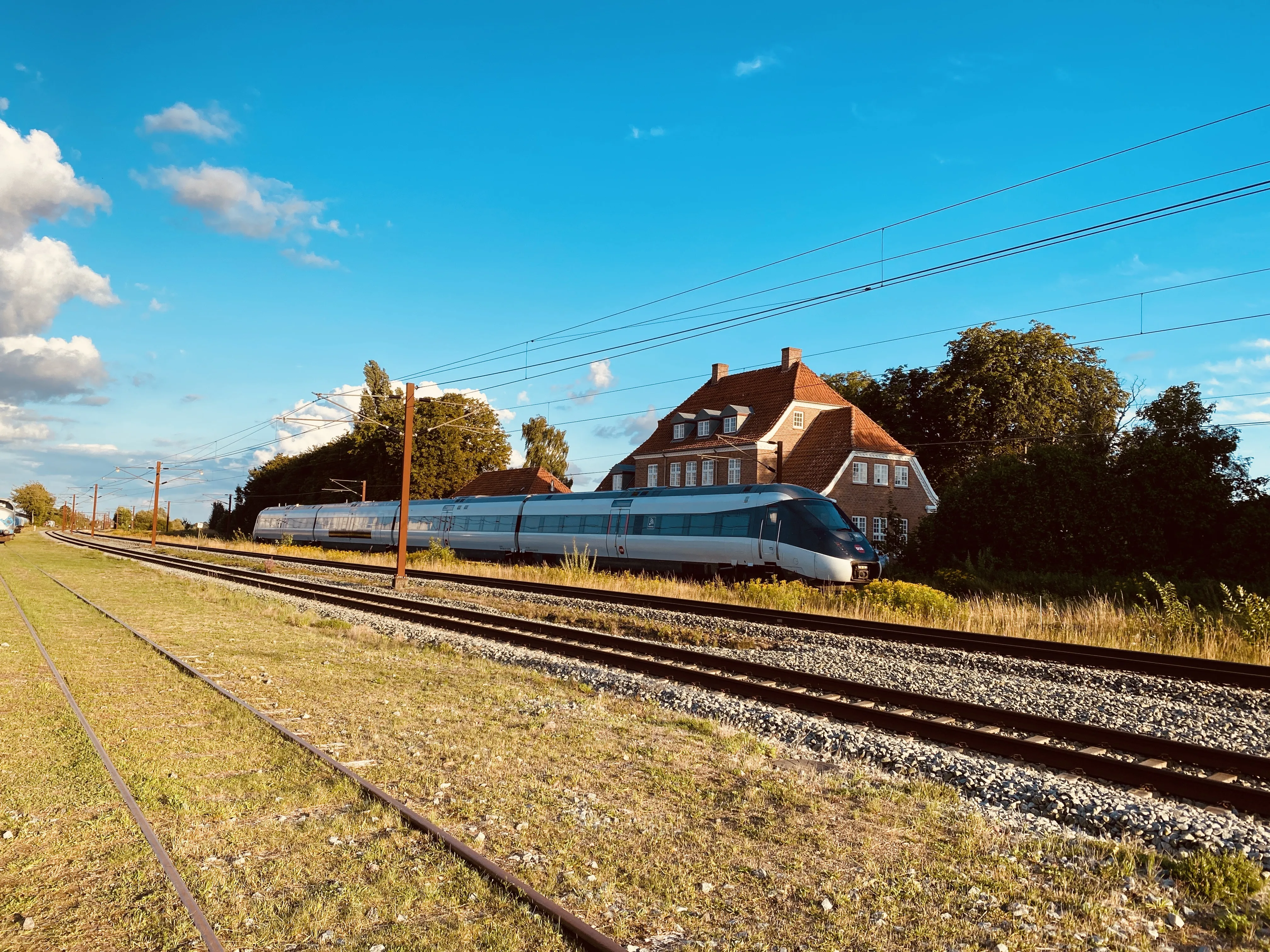 Billede af DSB MG 5674 fotograferet ud for Marslev Trinbræt. Billede af DSB MG 5674 fotograferet ud for Marslev Trinbræt.